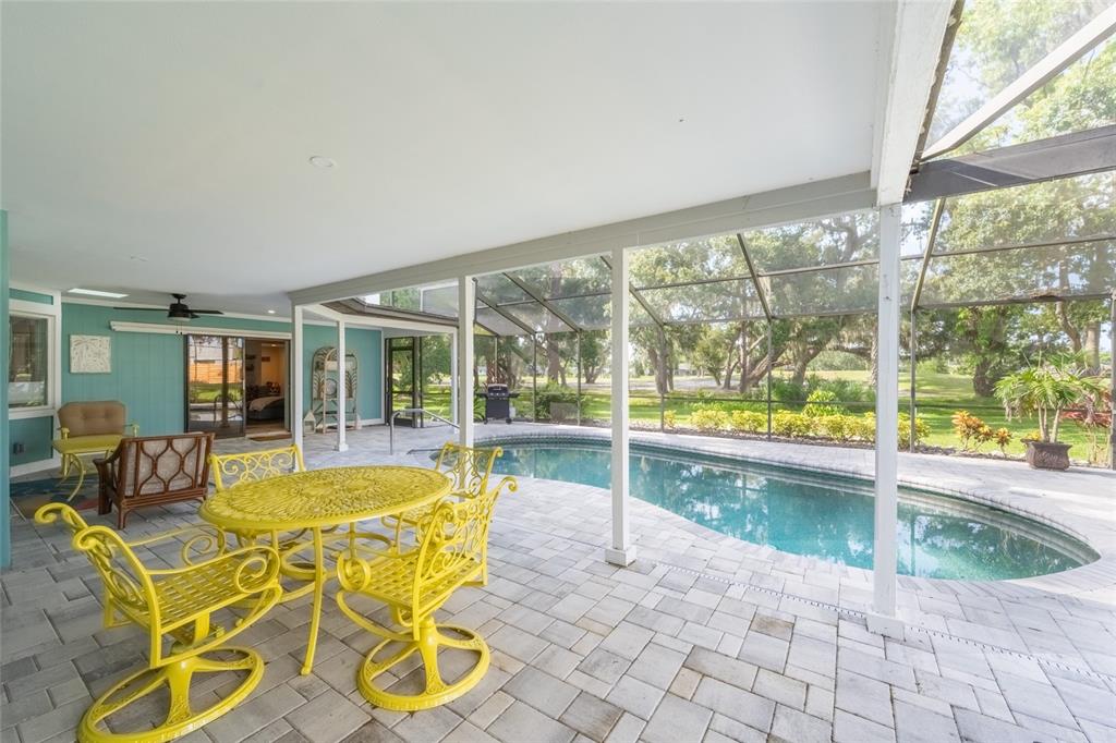 Sarasota, Florida, 34243, United States, 3 Bedrooms Bedrooms, ,4 BathroomsBathrooms,Residential,For Sale,1941793