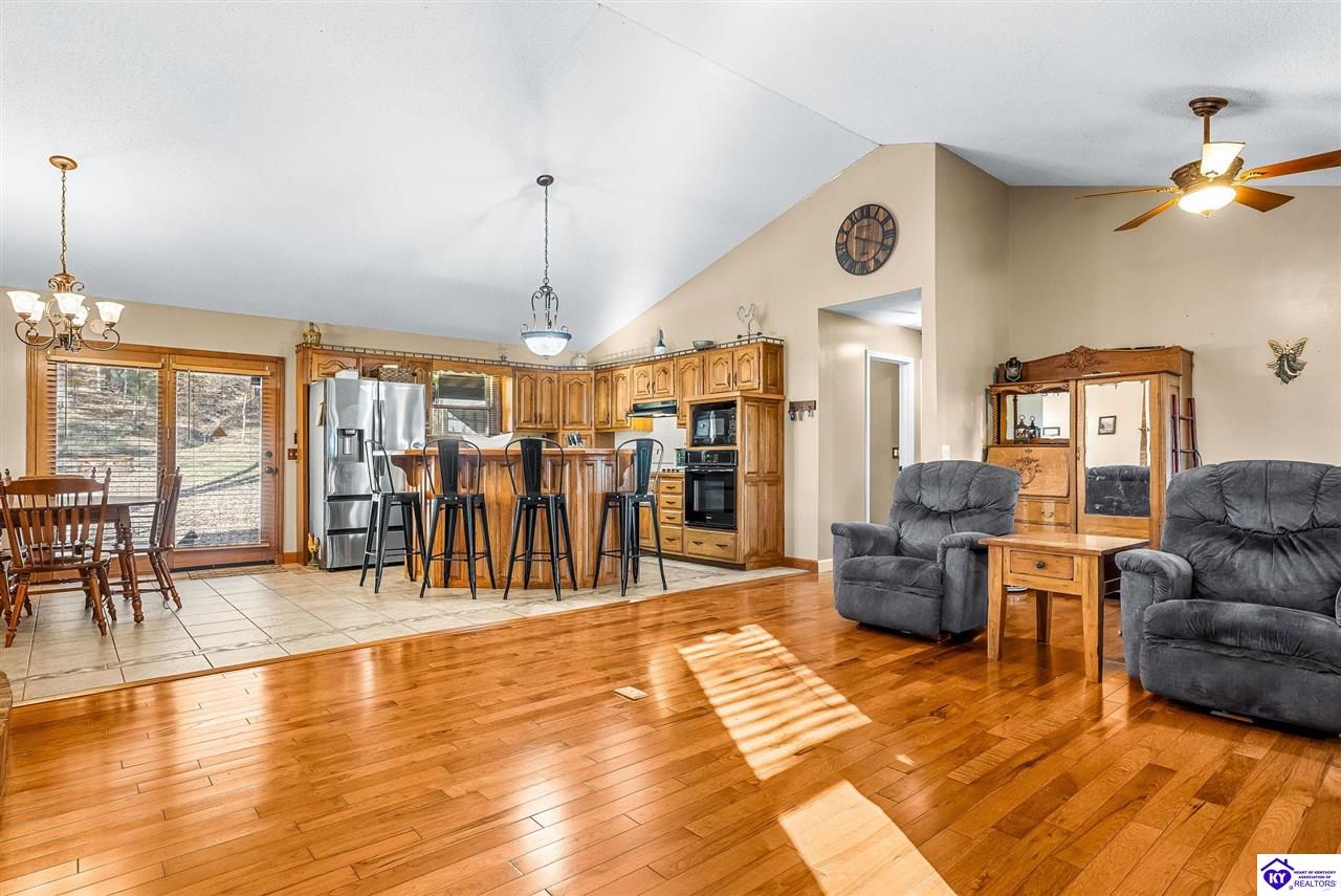 Boston, Kentucky, 40107, United States, 3 Bedrooms Bedrooms, ,2 BathroomsBathrooms,Residential,For Sale,1989624