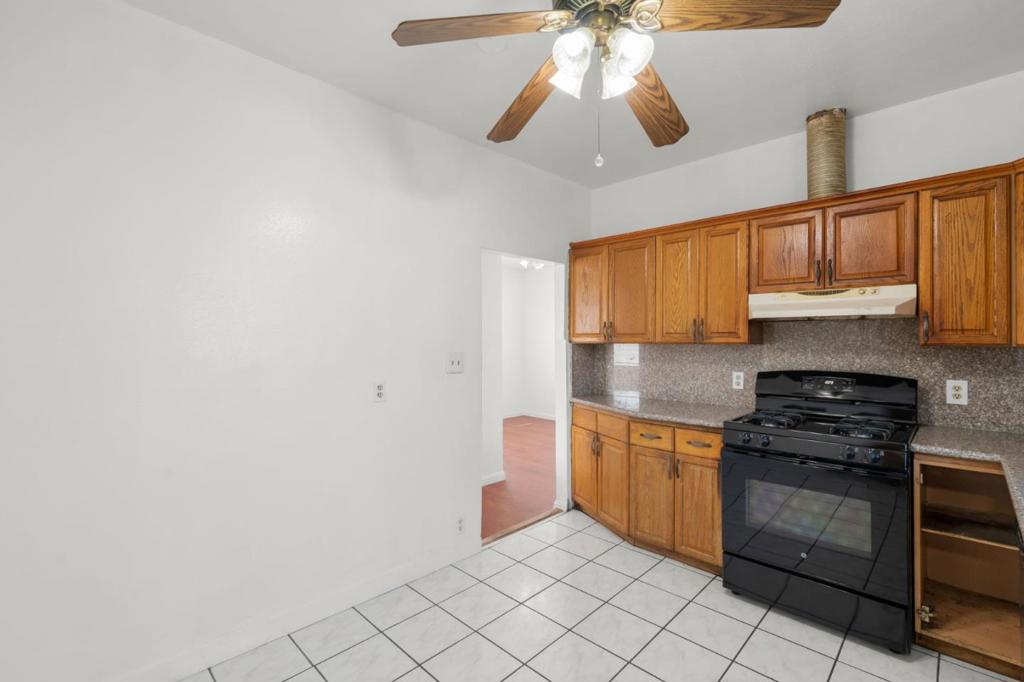 Emeryville, California, 94608, United States, ,Residential,For Sale,1928505