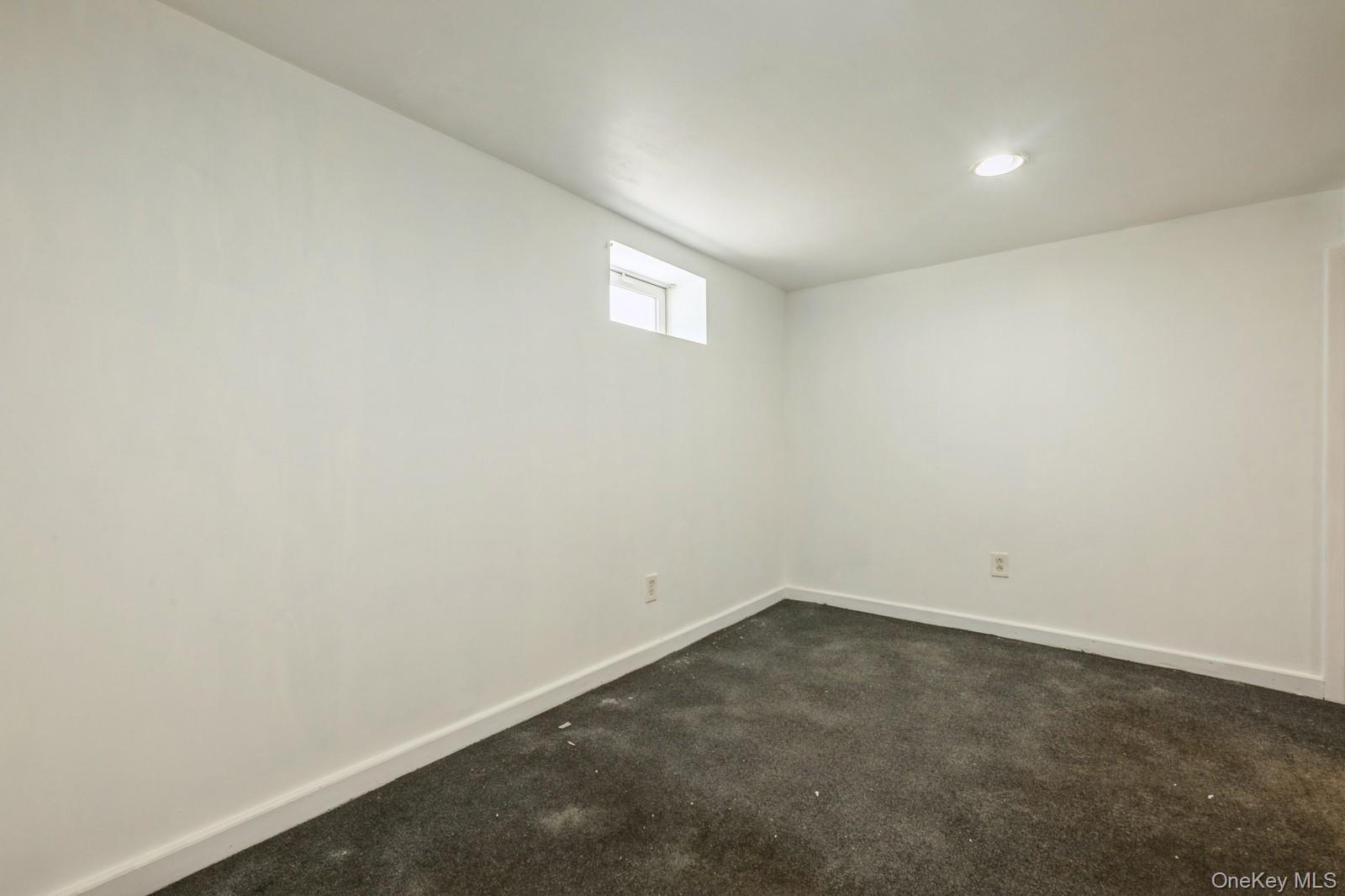 Queens Village, New York, 11429, United States, 3 Bedrooms Bedrooms, ,2 BathroomsBathrooms,Residential,For Sale,1902128