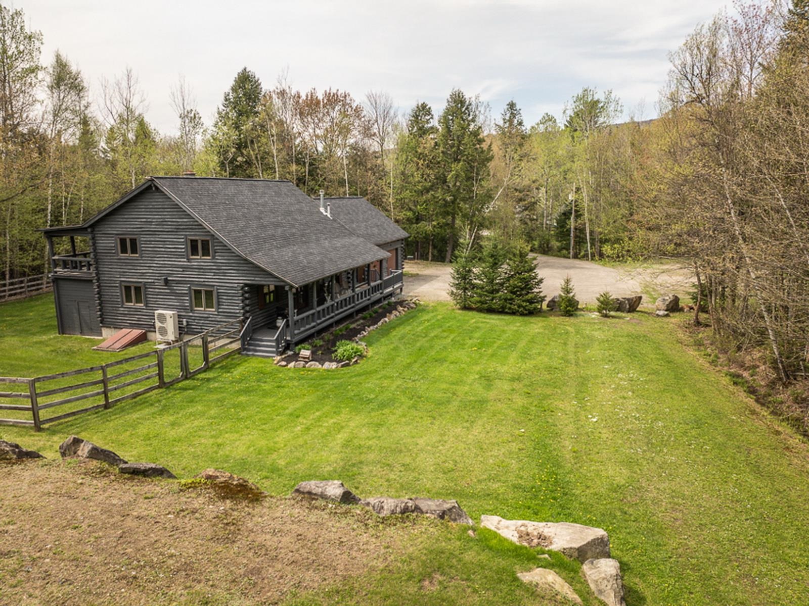 Littleton, New Hampshire, 03561, United States, 5 Bedrooms Bedrooms, ,2 BathroomsBathrooms,Residential,For Sale,1820898