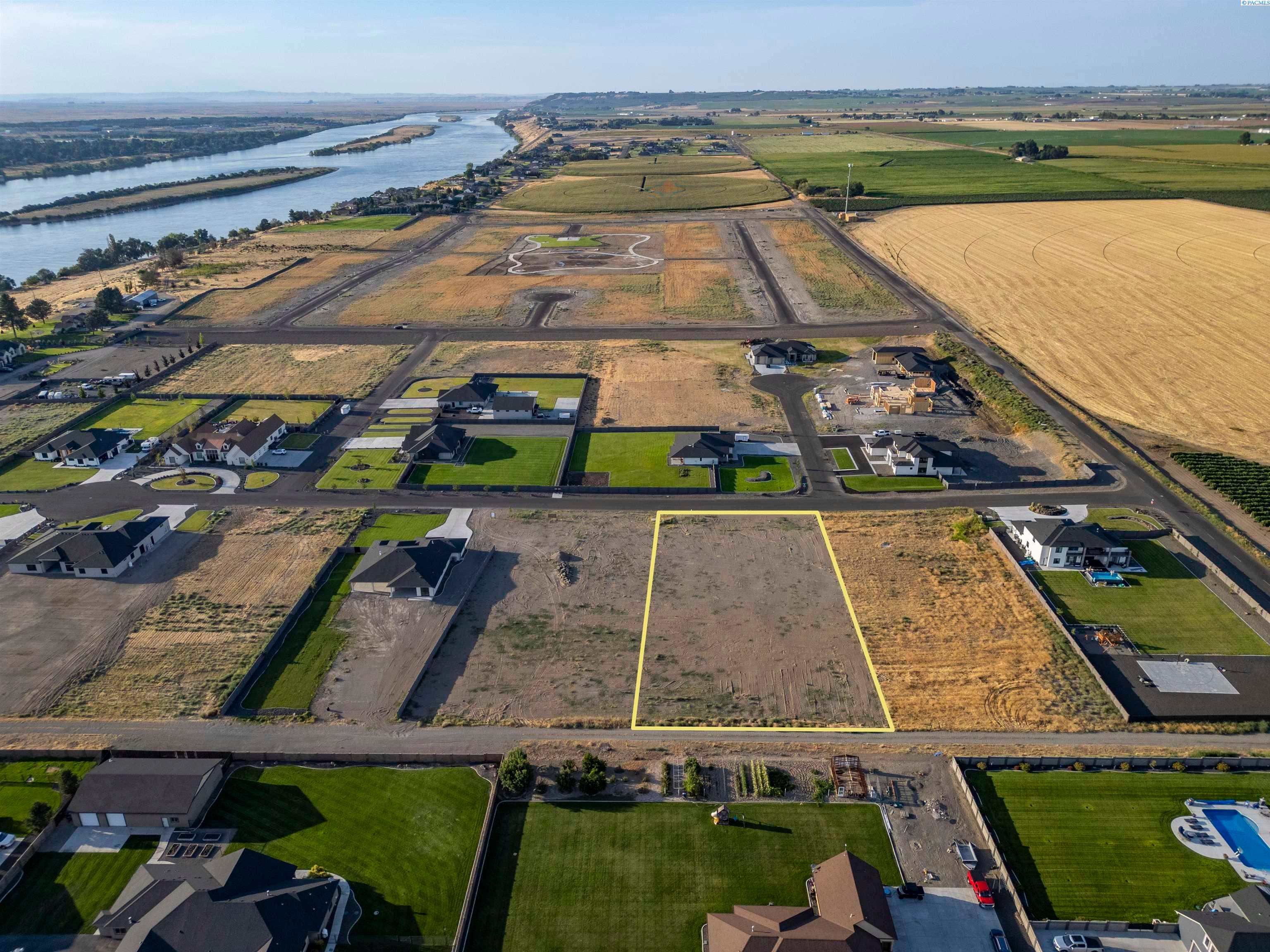 Pasco, Washington, 99301, United States, 6 Bedrooms Bedrooms, ,5 BathroomsBathrooms,Residential,For Sale,1976743