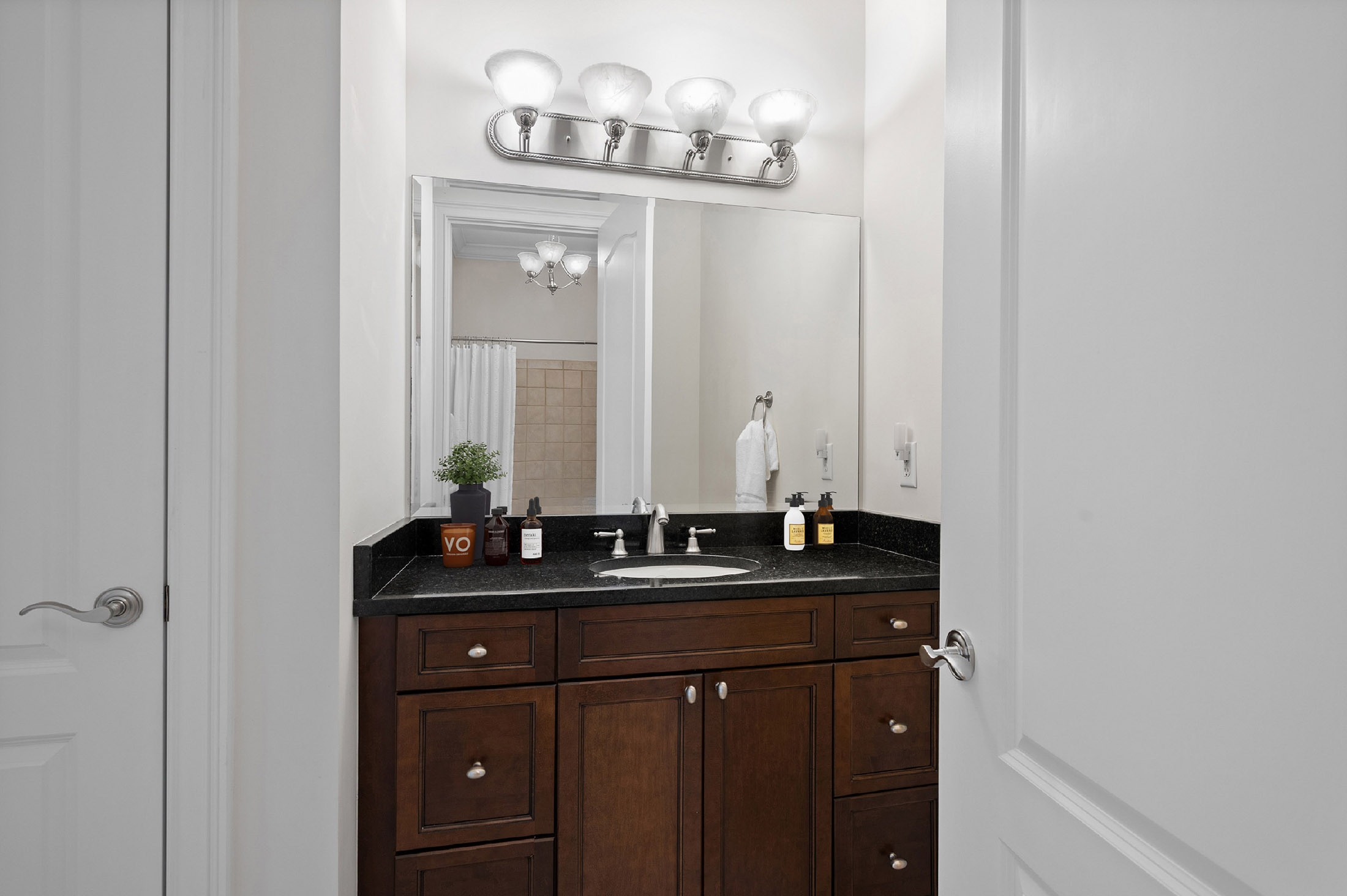  Showstopping Spacious Two Bedroom in the Exclusive Greystone at Vinings - 物件實景
