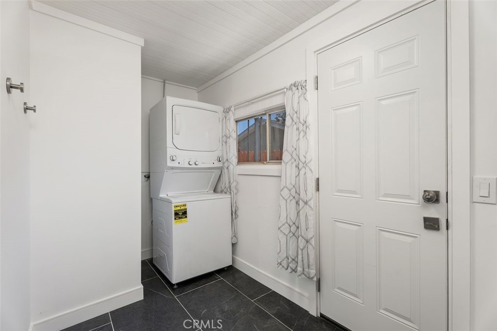 Santa Ana, California, 92701, United States, 5 Bedrooms Bedrooms, ,3 BathroomsBathrooms,Residential,For Sale,1837715