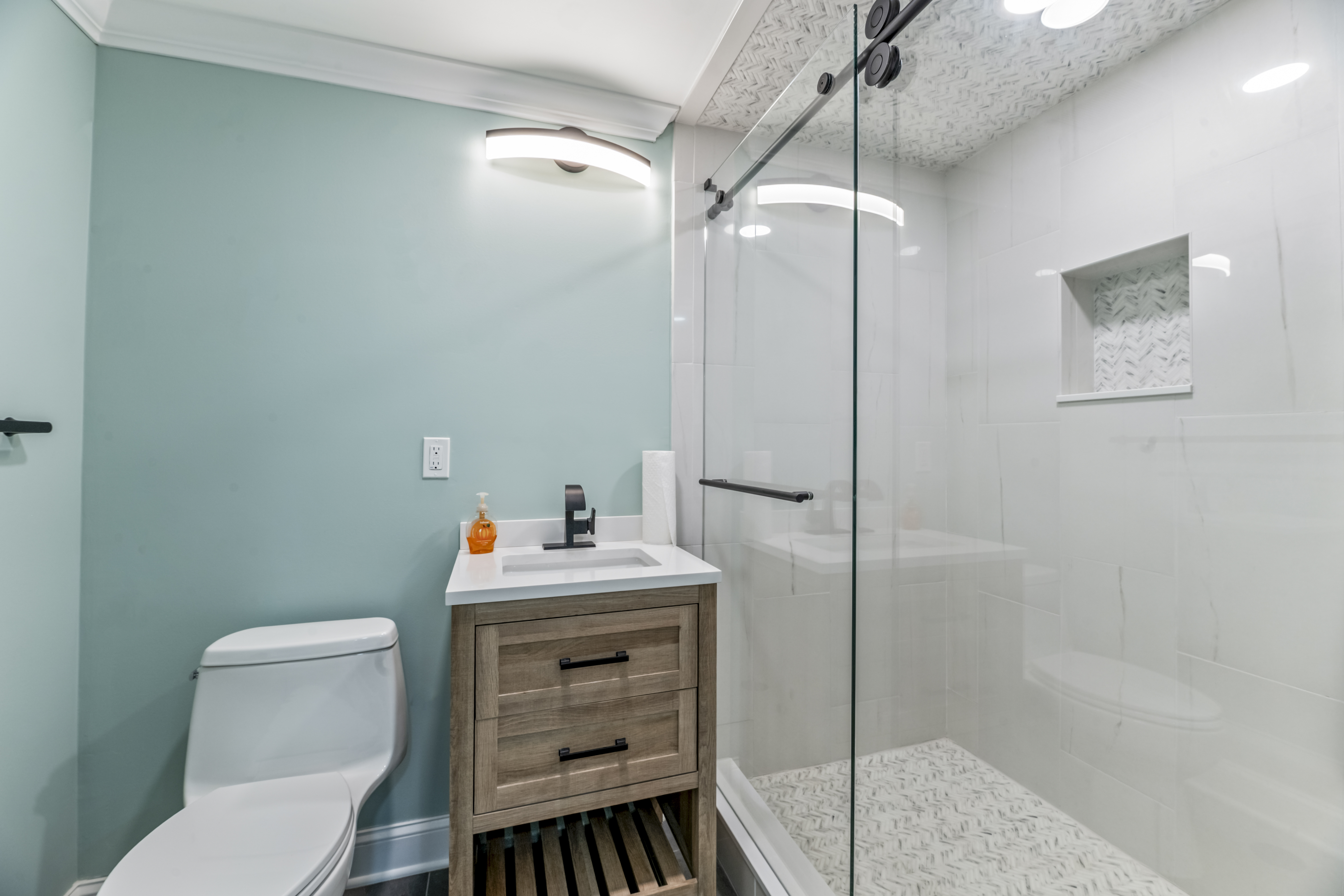 Holmdel, New Jersey, 07733, United States, 3 Bedrooms Bedrooms, ,4 BathroomsBathrooms,Residential,For Sale,1923321