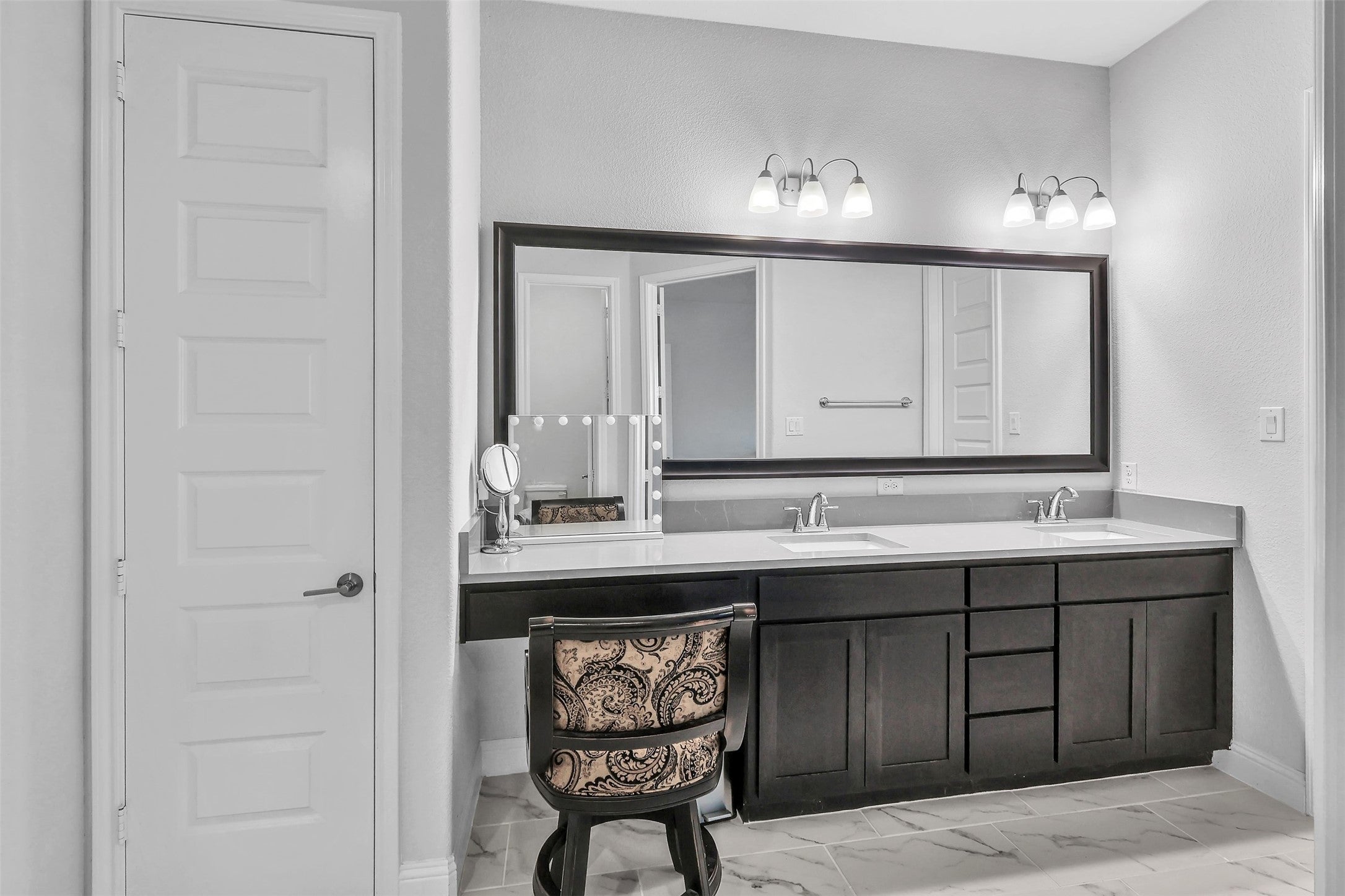 Justin, Texas, 76247, United States, 4 Bedrooms Bedrooms, ,4 BathroomsBathrooms,Residential,For Sale,1981121