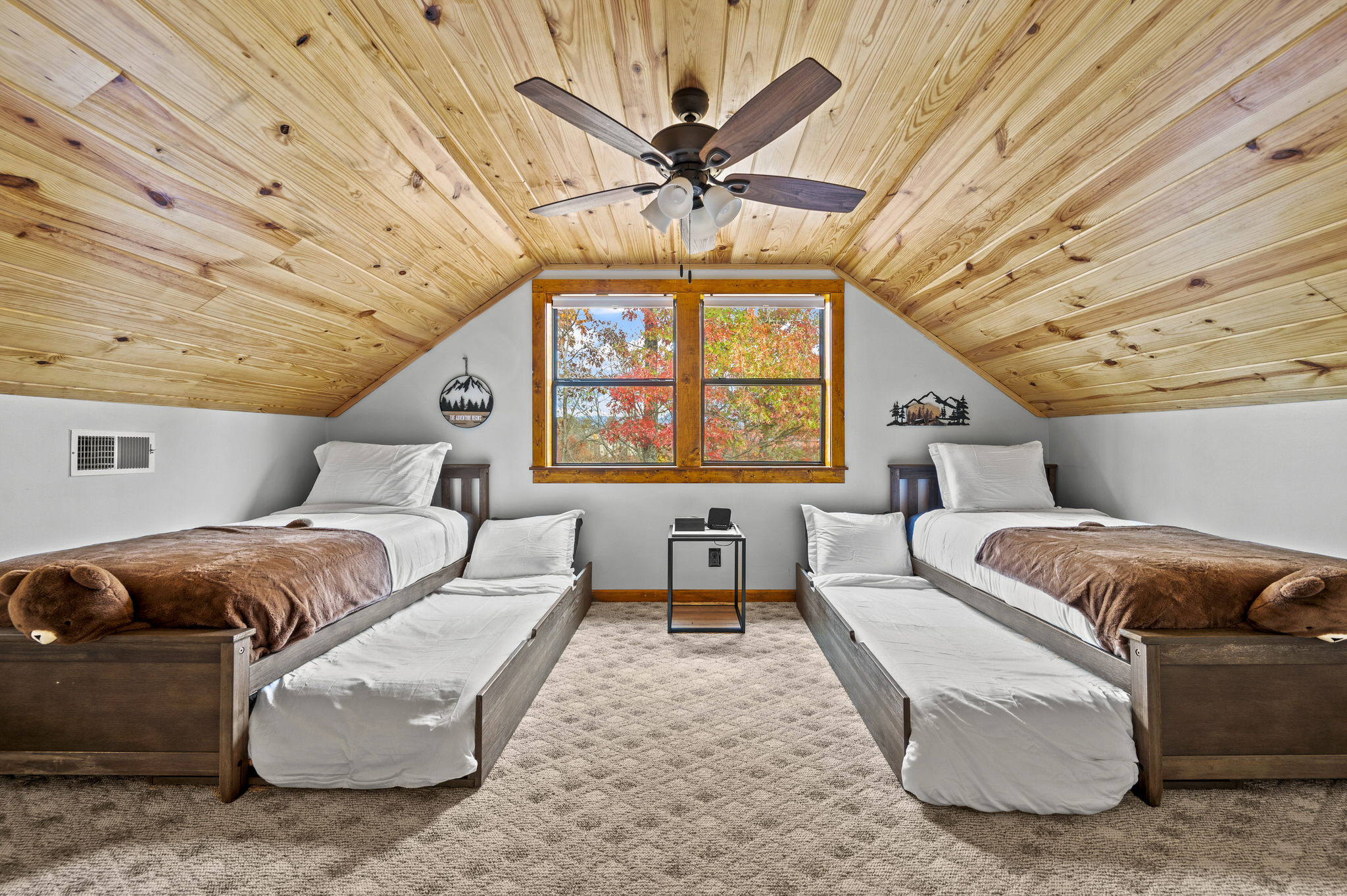 Gatlinburg, Tennessee, 37738, United States, 3 Bedrooms Bedrooms, ,2 BathroomsBathrooms,Residential,For Sale,1987408