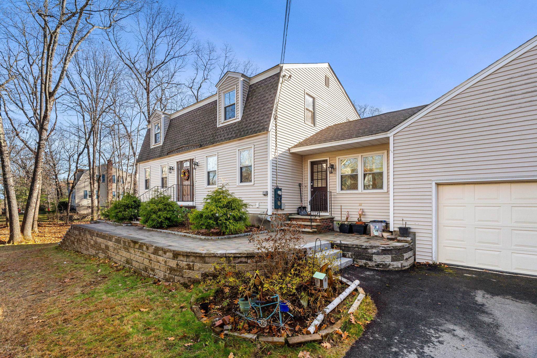 Londonderry, New Hampshire, 03053, United States, 3 Bedrooms Bedrooms, ,4 BathroomsBathrooms,Residential,For Sale,2002282