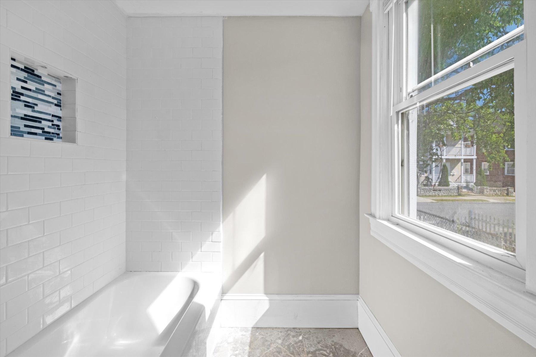  96-98 Clara St, New Bedford, MA, 02744 - 物件實景