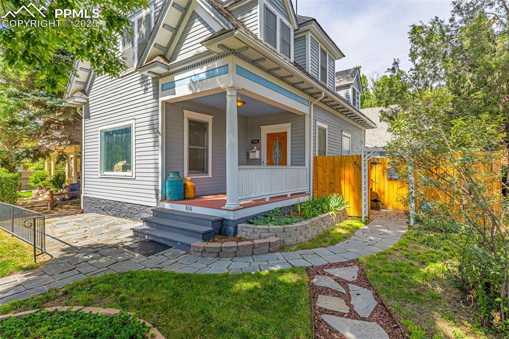 Colorado Springs, Colorado, 80903, United States, 3 Bedrooms Bedrooms, ,2 BathroomsBathrooms,Residential,For Sale,1949887