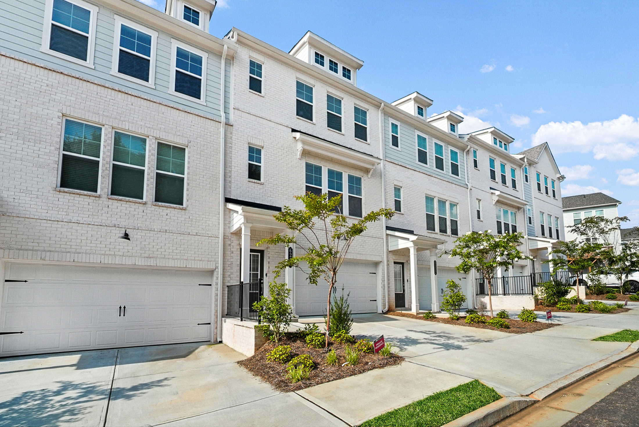  Better Than New Townhome is Ready Today - 物件實景