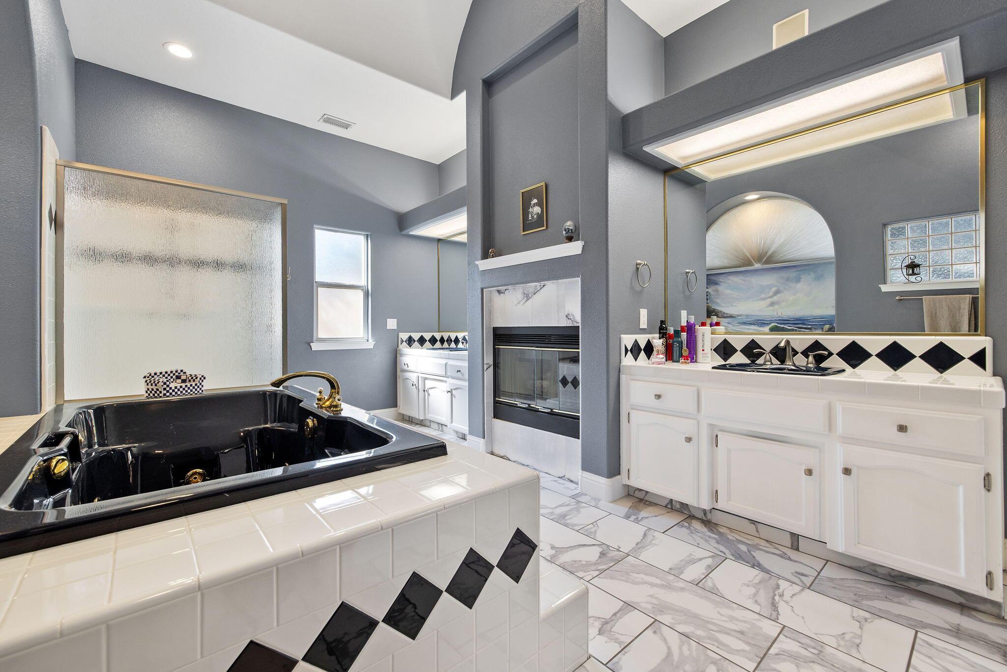 Visalia, California, 93292, United States, 4 Bedrooms Bedrooms, ,3 BathroomsBathrooms,Residential,For Sale,1977045