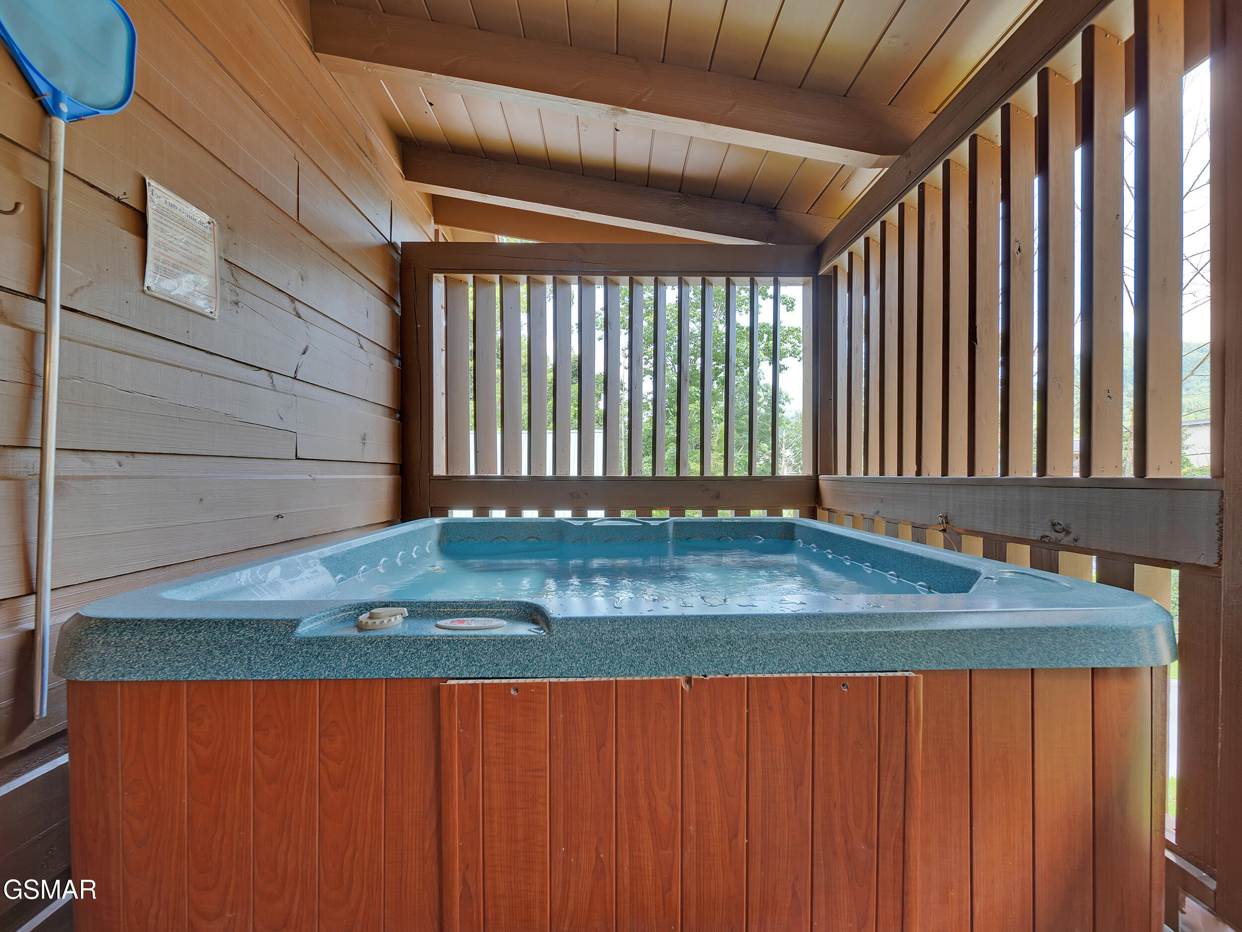 Gatlinburg, Tennessee, 37738, United States, 2 Bedrooms Bedrooms, ,2 BathroomsBathrooms,Residential,For Sale,1982435