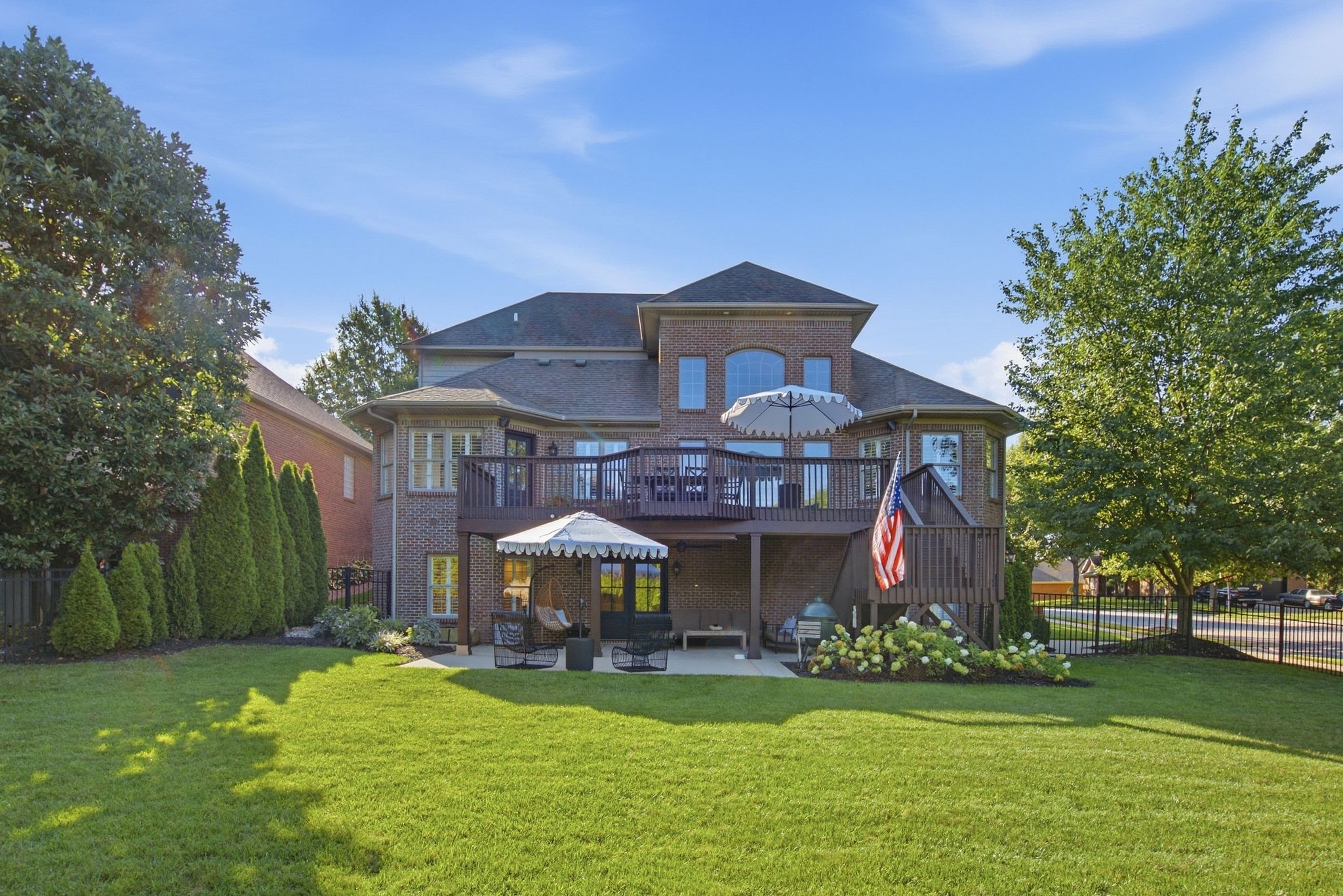  945 Princess Doreen Drive - 物件實景