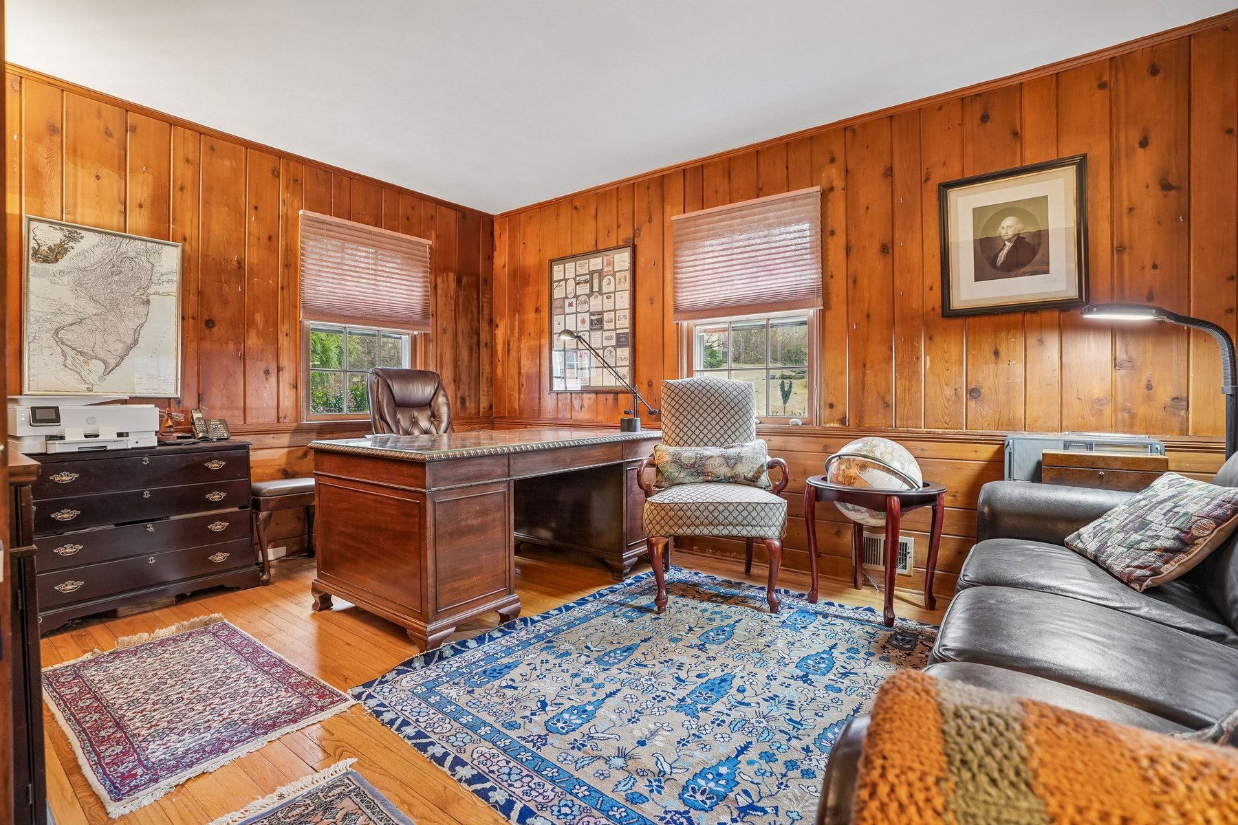  Classic Center Hall Colonial Privately Set on 1.2 Acres - 物件實景