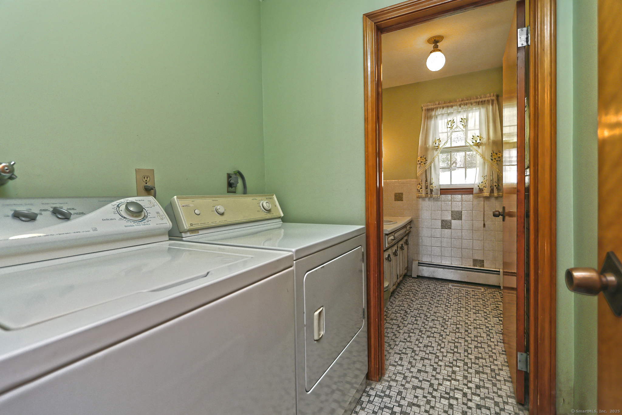 Hamden, Connecticut, 06518, United States, 4 Bedrooms Bedrooms, ,2 BathroomsBathrooms,Residential,For Sale,1940794