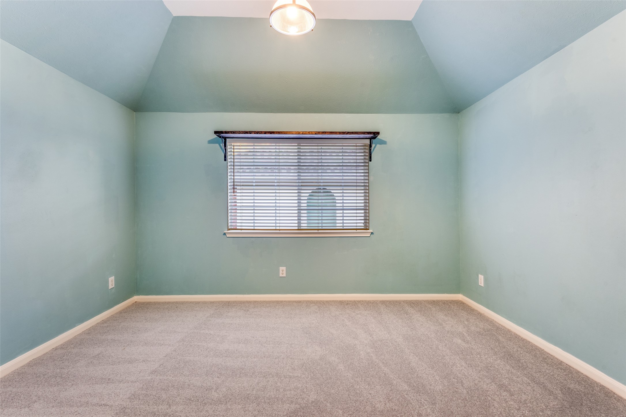 Richardson, Texas, 75082, United States, 4 Bedrooms Bedrooms, ,3 BathroomsBathrooms,Residential,For Sale,1989698