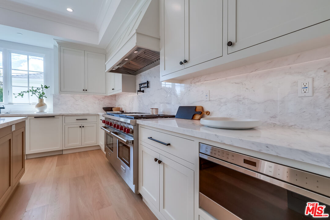 Los Angeles, California, 90049, United States, 7 Bedrooms Bedrooms, ,4 BathroomsBathrooms,Residential,For Sale,1912461