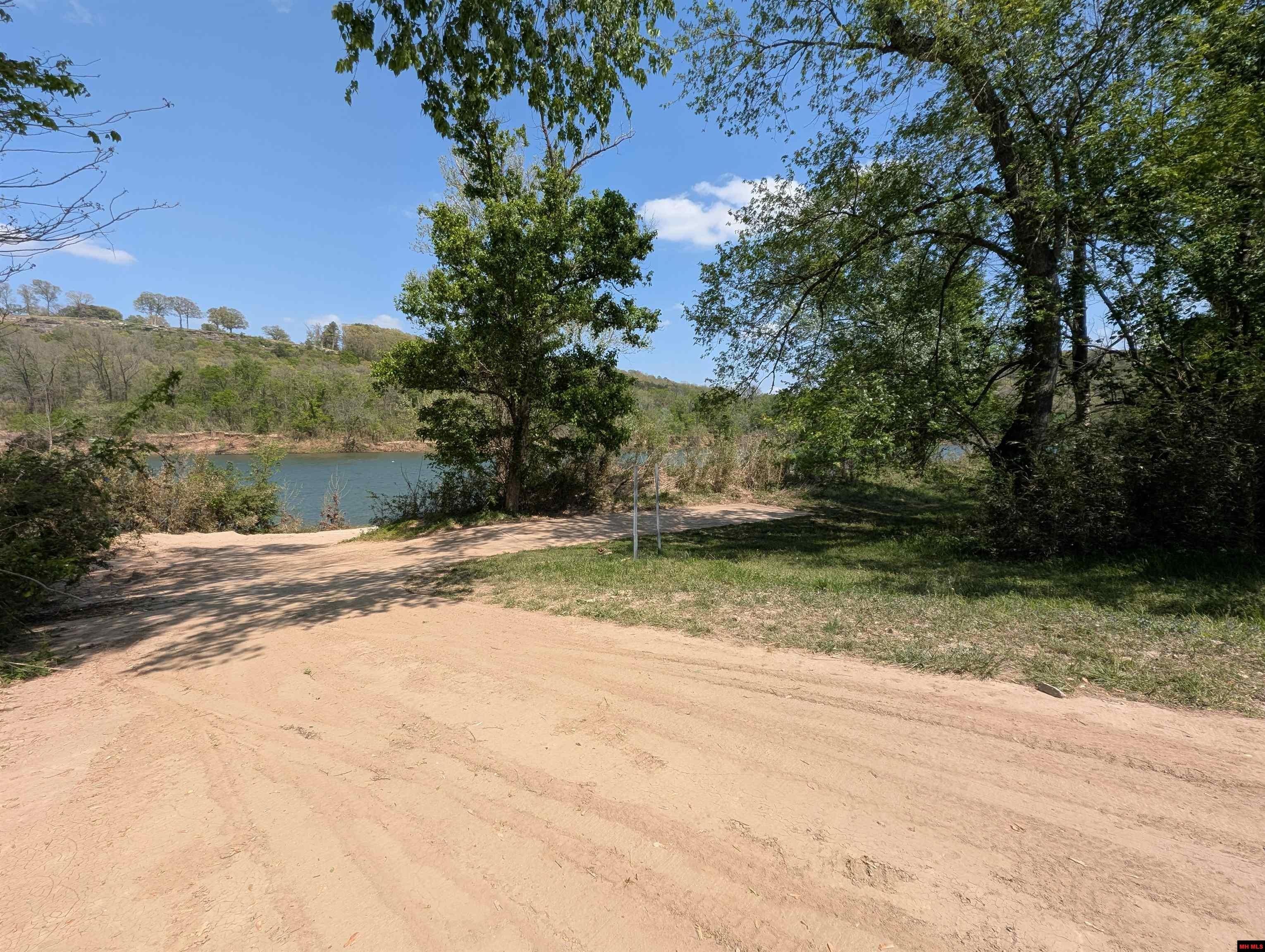Norfork, Arkansas, 72658, United States, 3 Bedrooms Bedrooms, ,3 BathroomsBathrooms,Residential,For Sale,1921942