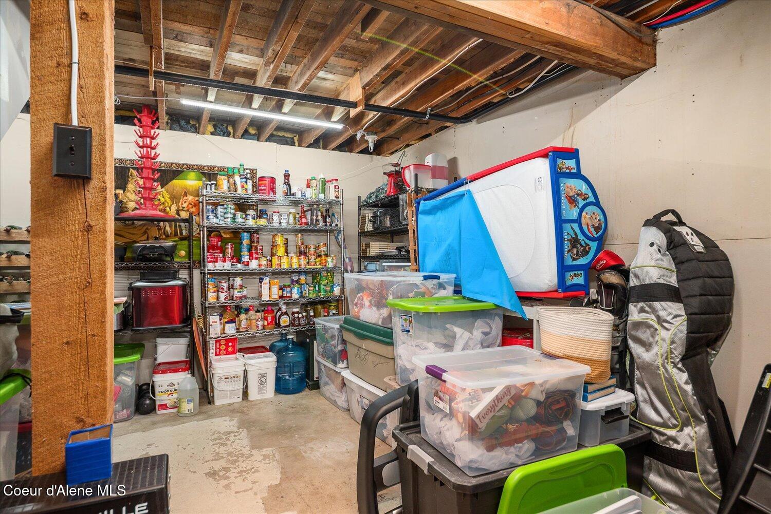 Metaline Falls, Washington, 99153, United States, 5 Bedrooms Bedrooms, ,3 BathroomsBathrooms,Residential,For Sale,1980097