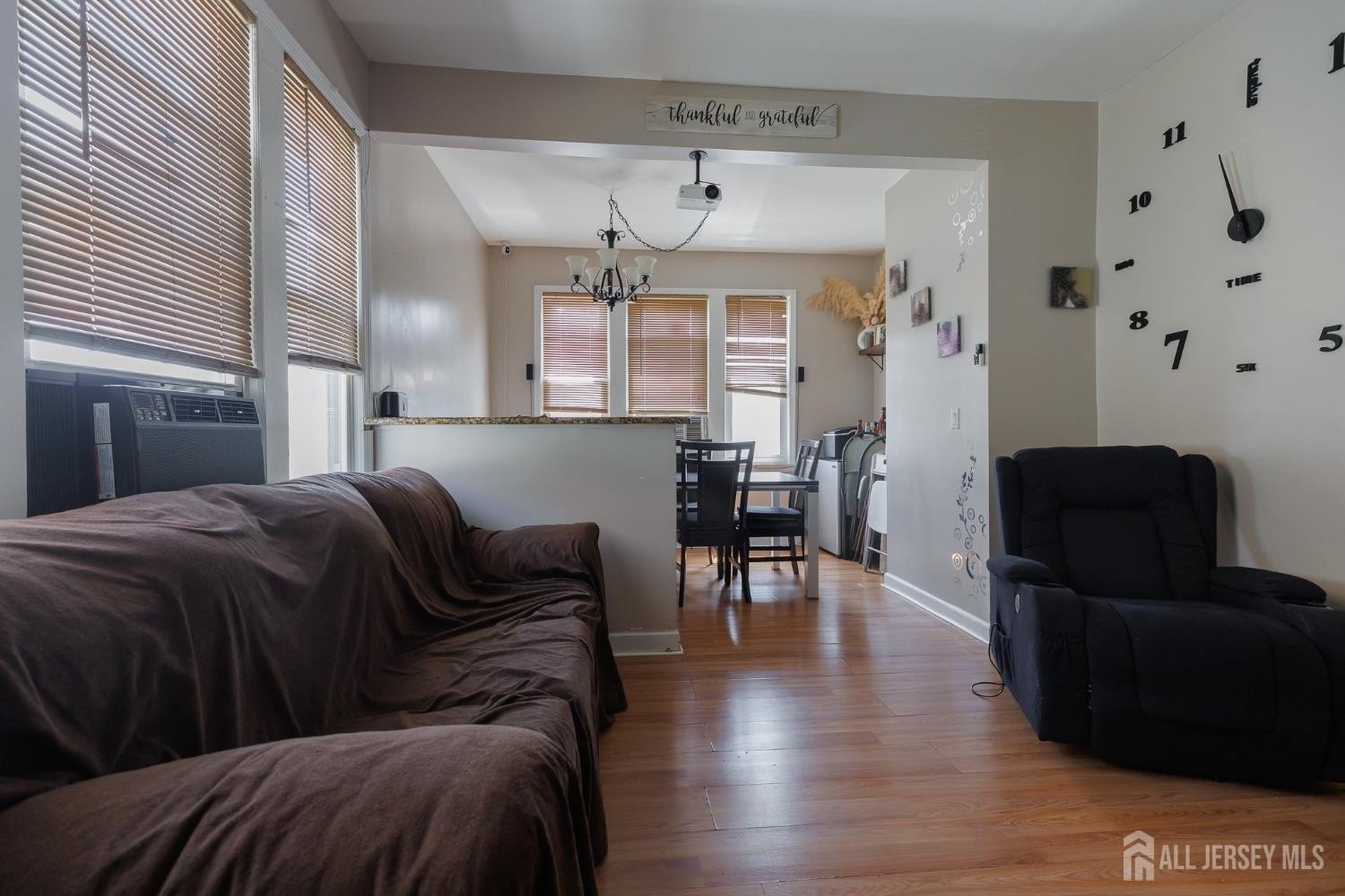 Linden, New Jersey, 07036, United States, ,Residential,For Sale,1973841