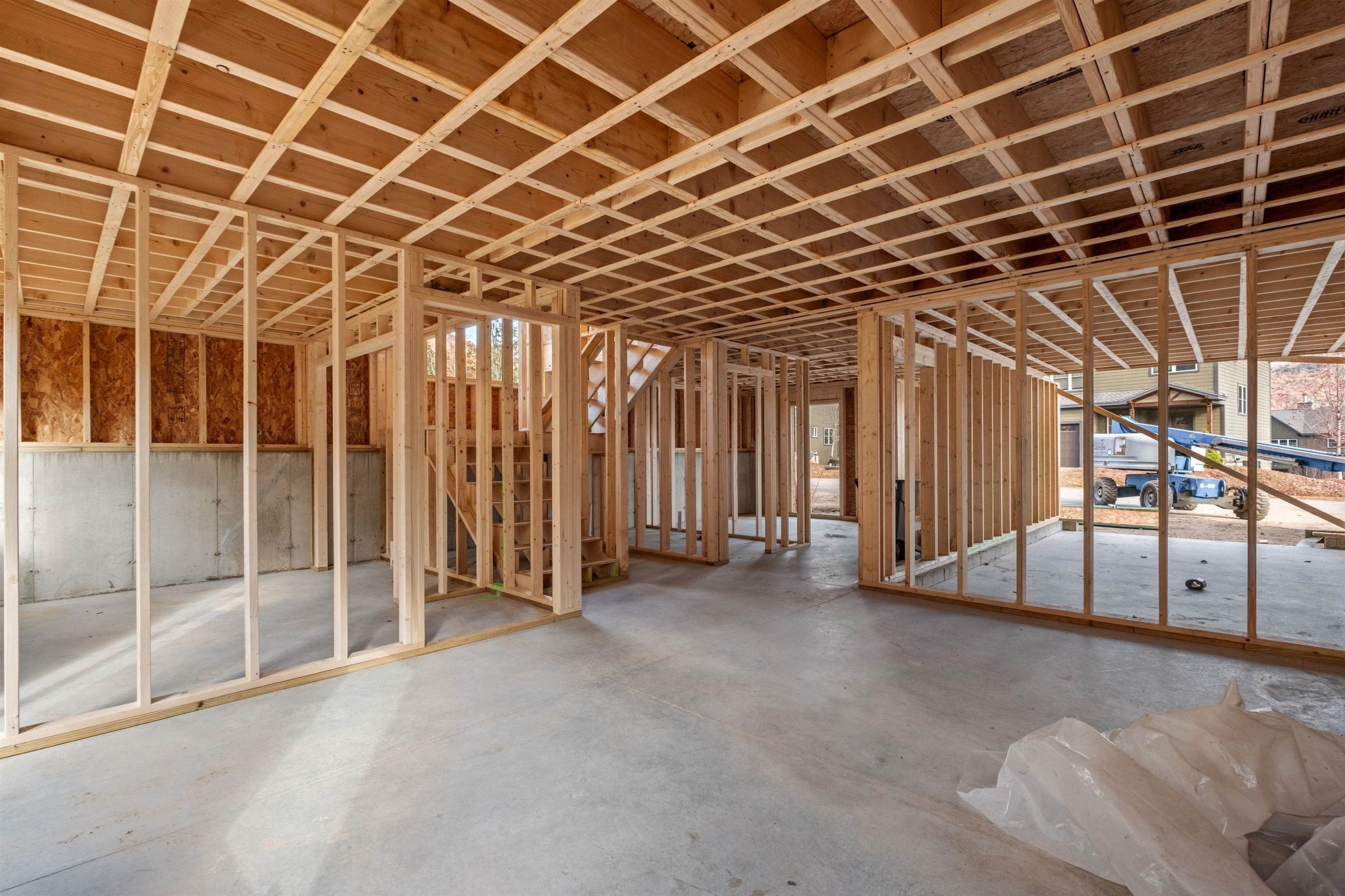 Lincoln, New Hampshire, 03251, United States, 5 Bedrooms Bedrooms, ,5 BathroomsBathrooms,Residential,For Sale,1978136