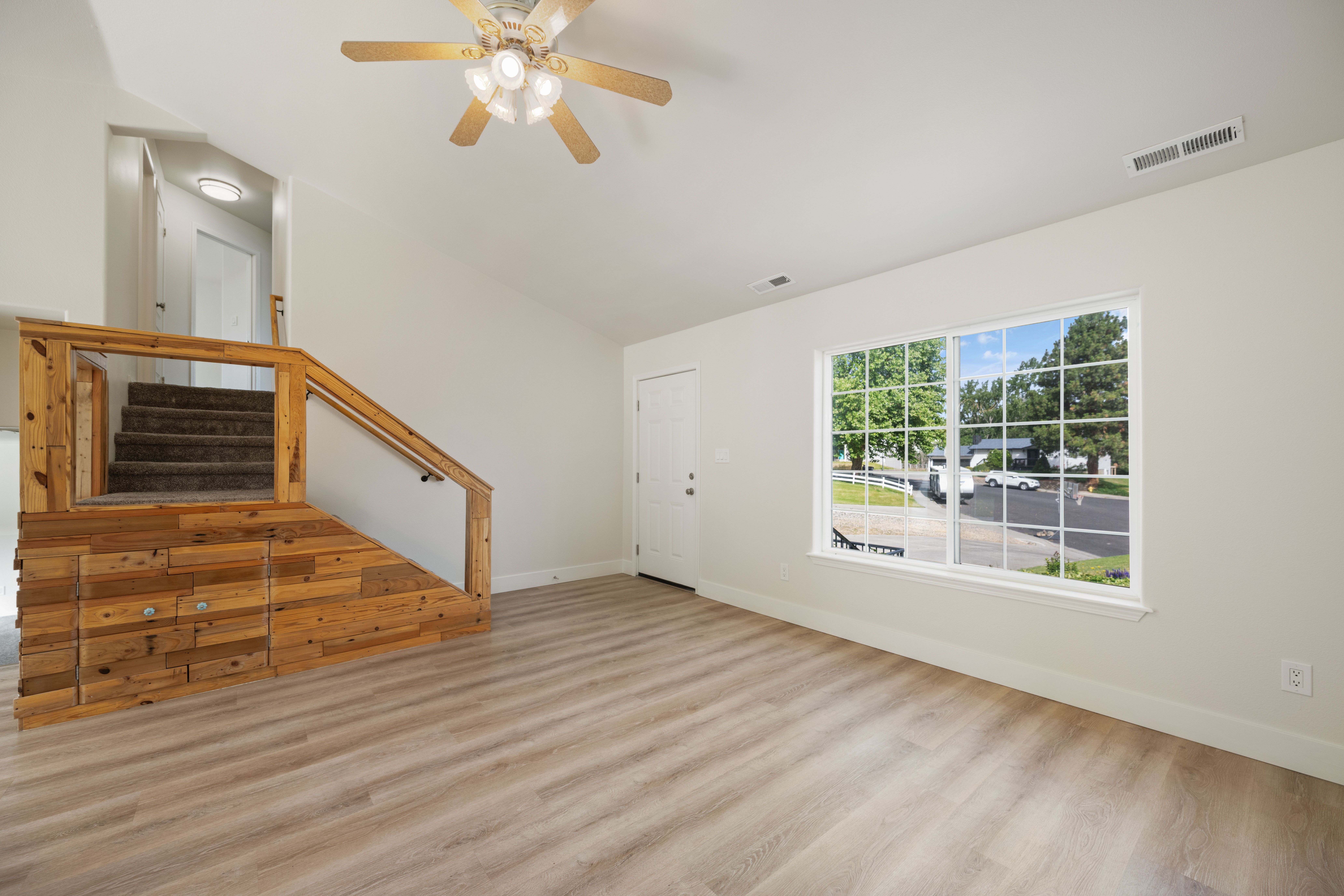  Cul de sac Living, All New & Fresh Inside, Turn Key - 物件實景