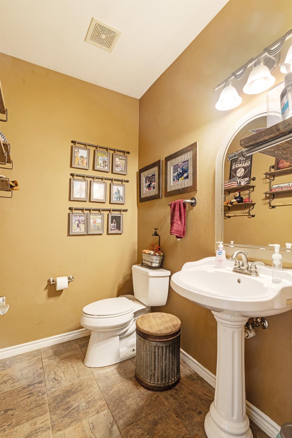 Deport, Texas, 75436, United States, 3 Bedrooms Bedrooms, ,3 BathroomsBathrooms,Residential,For Sale,1982832