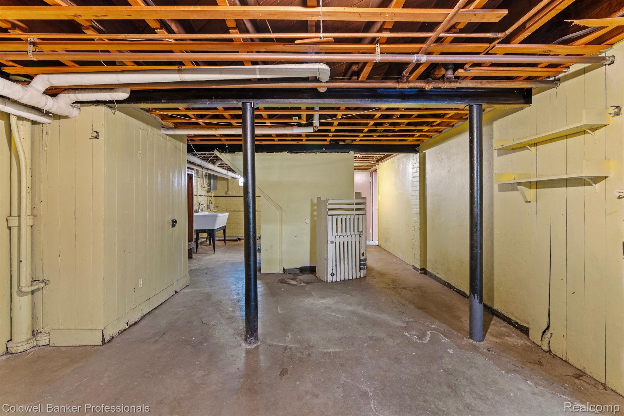 Detroit, Michigan, 48221, United States, 4 Bedrooms Bedrooms, ,5 BathroomsBathrooms,Residential,For Sale,1947184