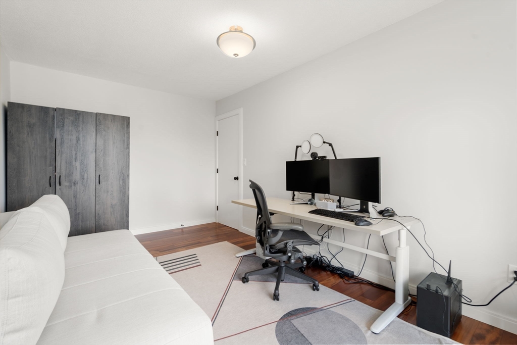 Newton, Massachusetts, 02467, United States, 2 Bedrooms Bedrooms, ,2 BathroomsBathrooms,Residential,For Sale,1901534