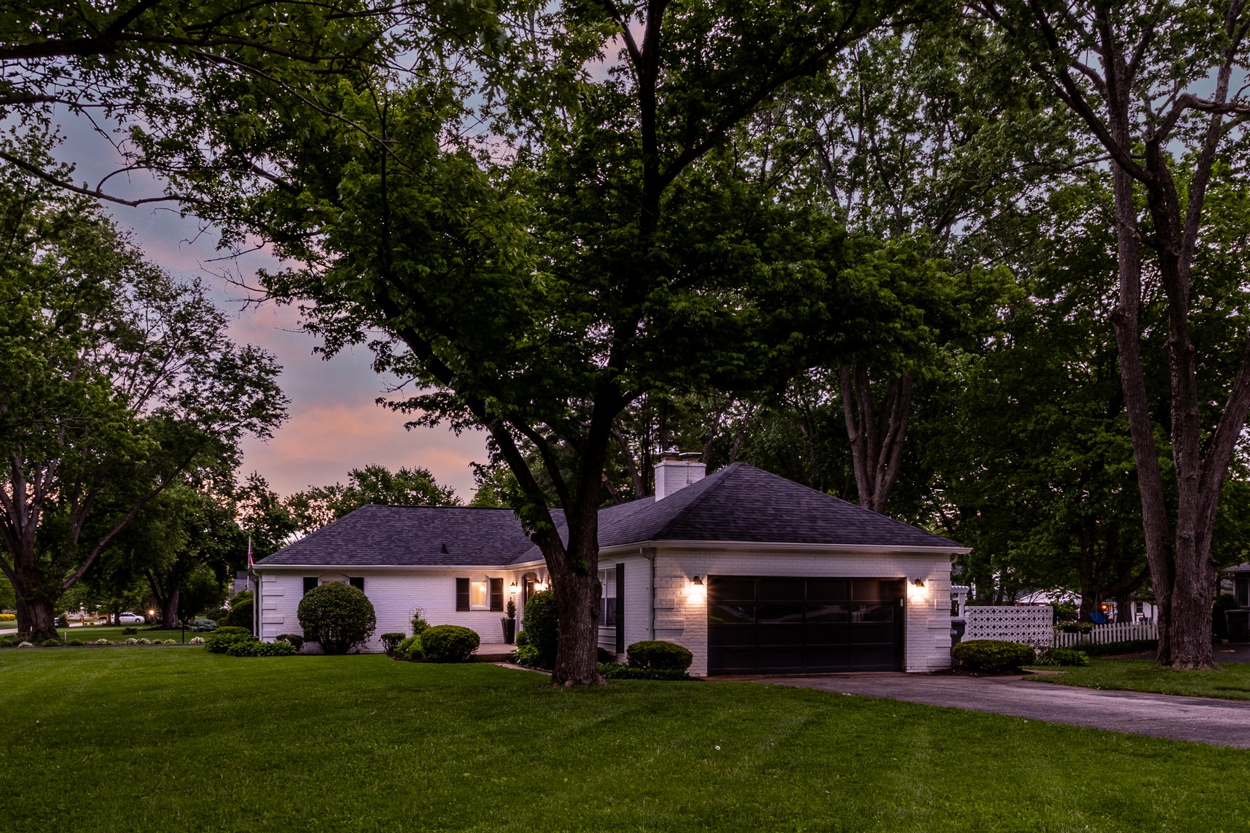  Beautiful and Quiet Home Set on Over Half an Acre - 物件實景