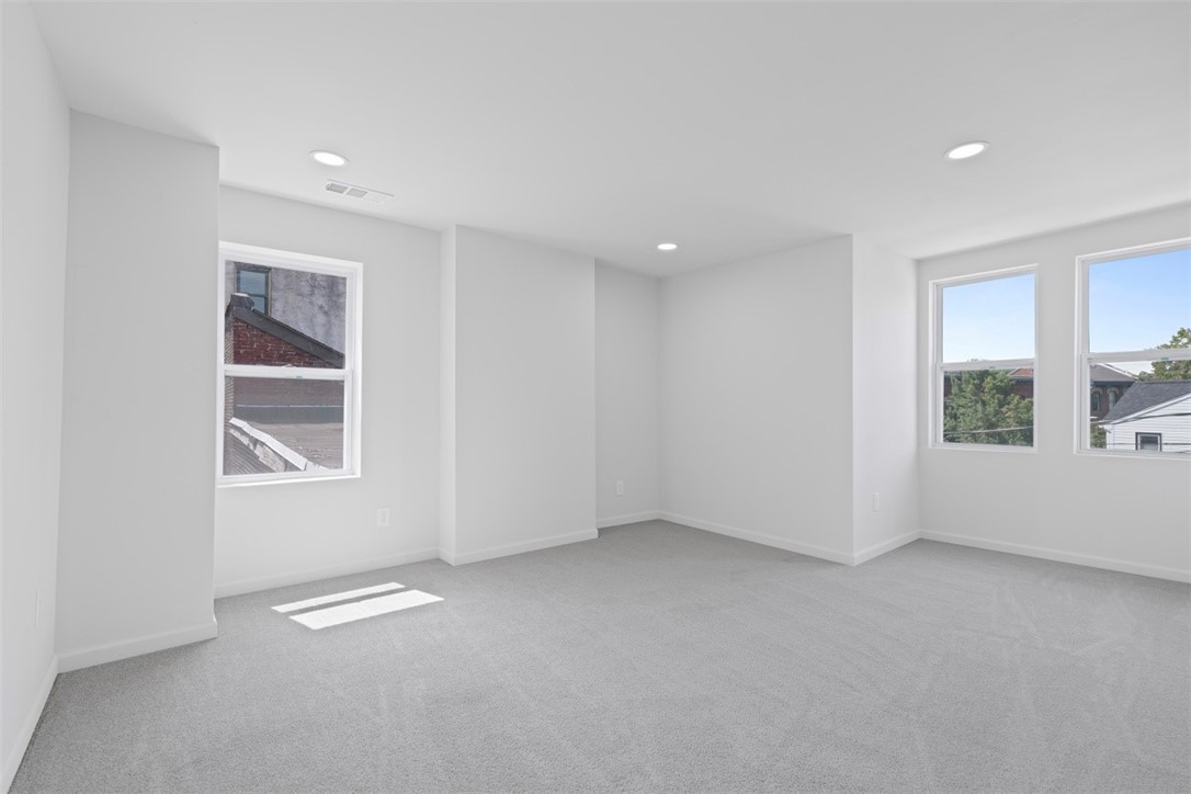 Lawrenceville, Pennsylvania, 15201, United States, 4 Bedrooms Bedrooms, ,4 BathroomsBathrooms,Residential,For Sale,1895769