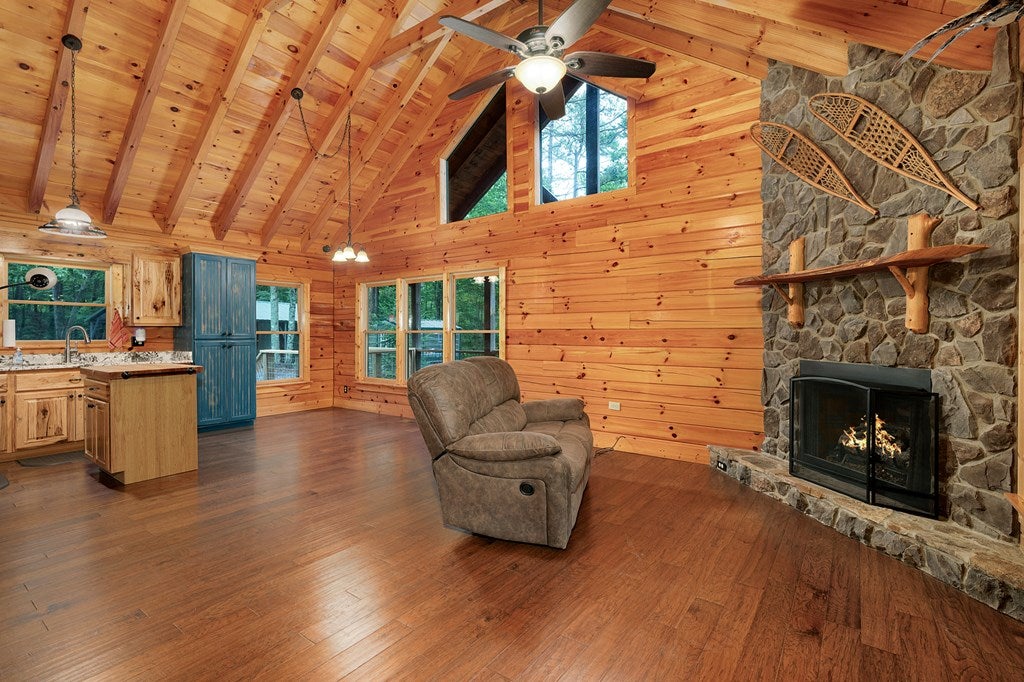 Ellijay, Georgia, 30540, United States, 3 Bedrooms Bedrooms, ,3 BathroomsBathrooms,Residential,For Sale,1837268