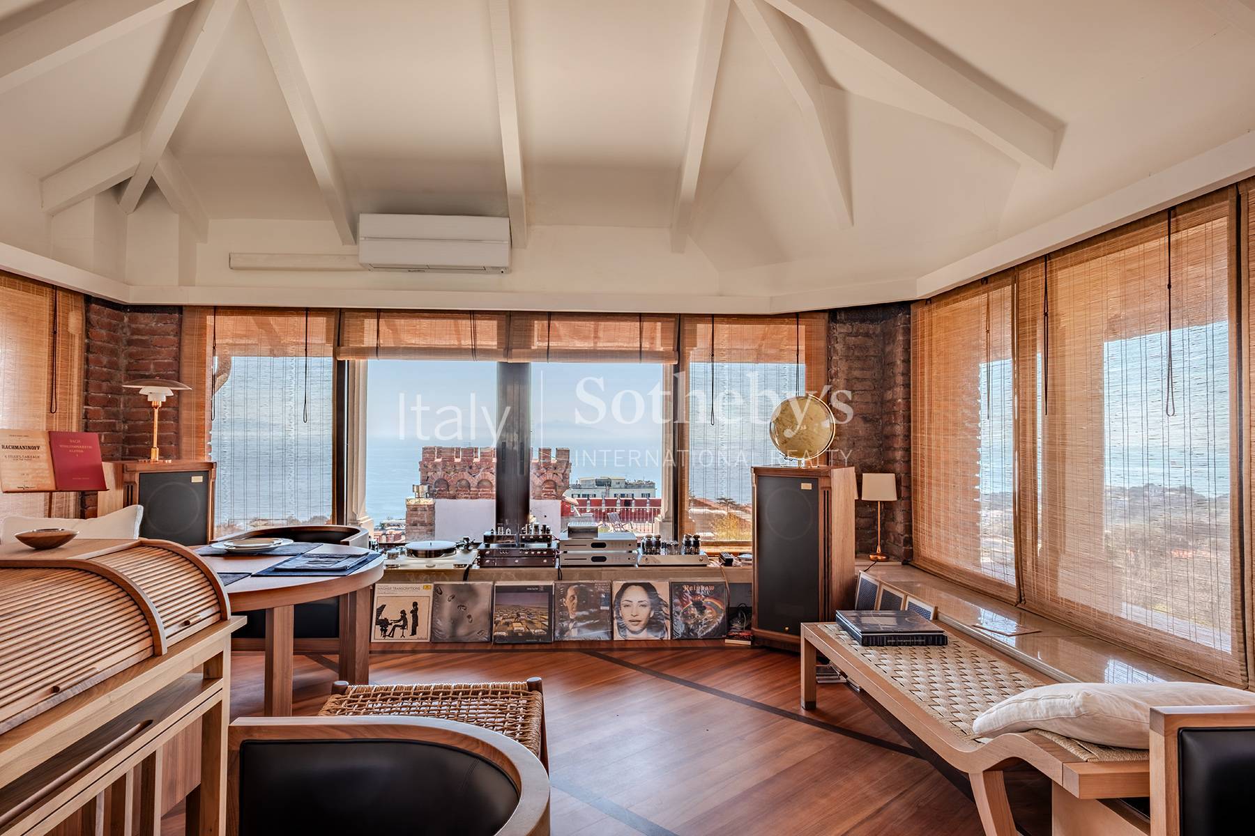  Elegant apartment with a terrace in a historic villa - 物件實景