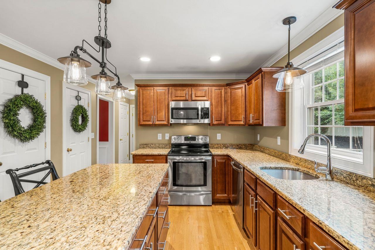 Manchester, New Hampshire, 03104, United States, 4 Bedrooms Bedrooms, ,3 BathroomsBathrooms,Residential,For Sale,1934324