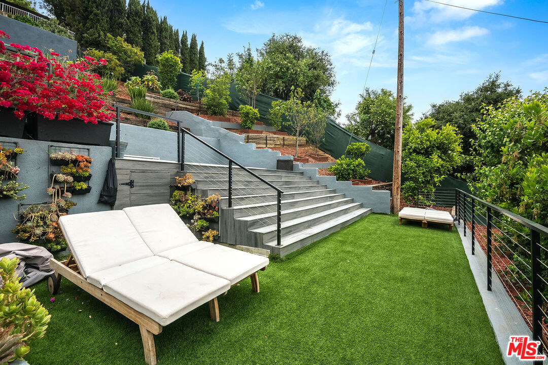 Los Angeles, California, 90068, United States, 6 Bedrooms Bedrooms, ,7 BathroomsBathrooms,Residential,For Sale,1840011