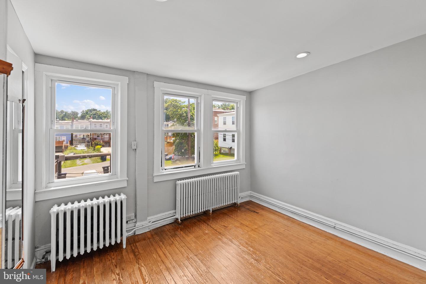 Washington, District of Columbia, 20002, United States, 3 Bedrooms Bedrooms, ,2 BathroomsBathrooms,Residential,For Sale,1964889