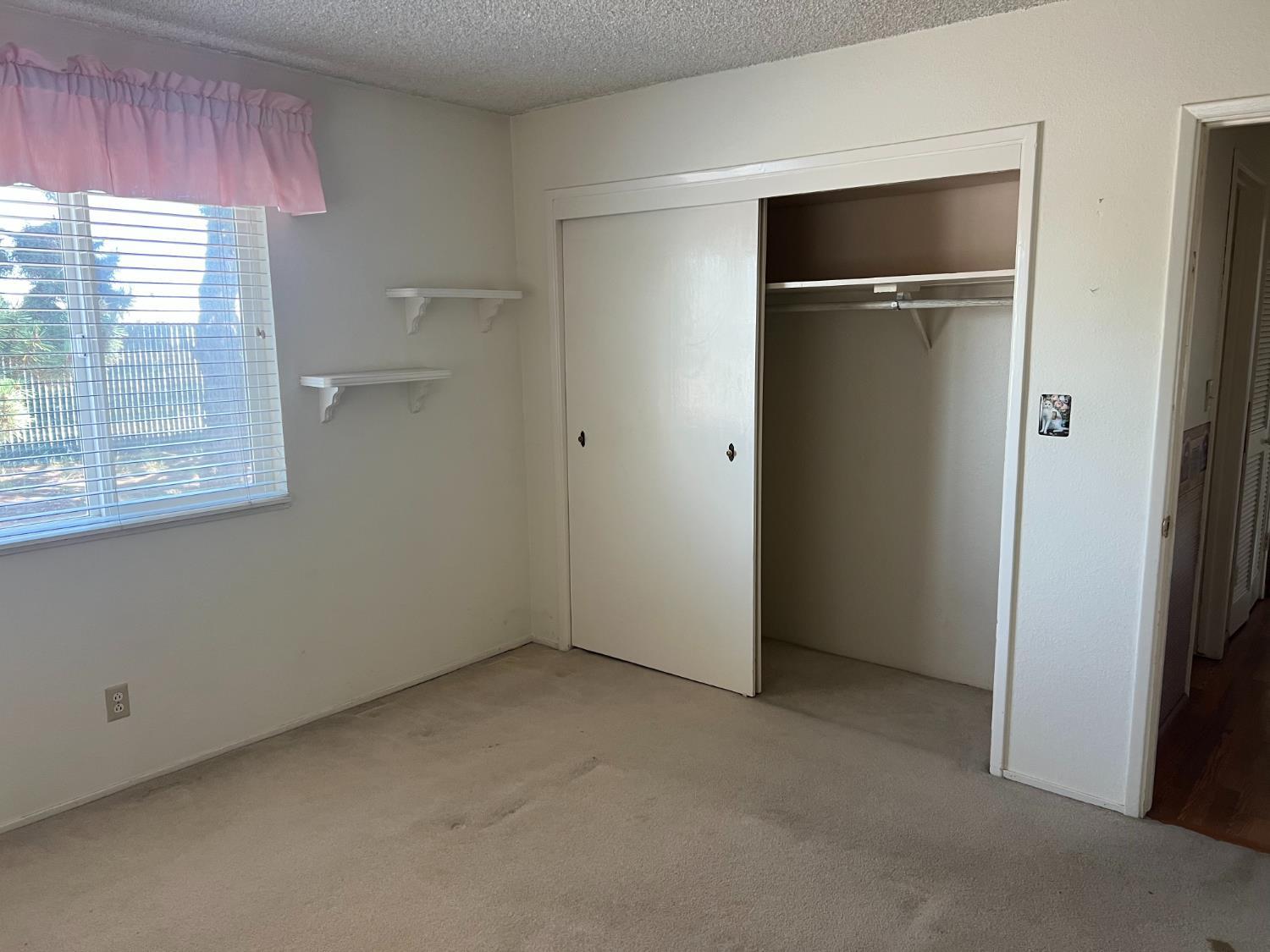 Hughson, California, 95326, United States, 3 Bedrooms Bedrooms, ,2 BathroomsBathrooms,Residential,For Sale,2048137