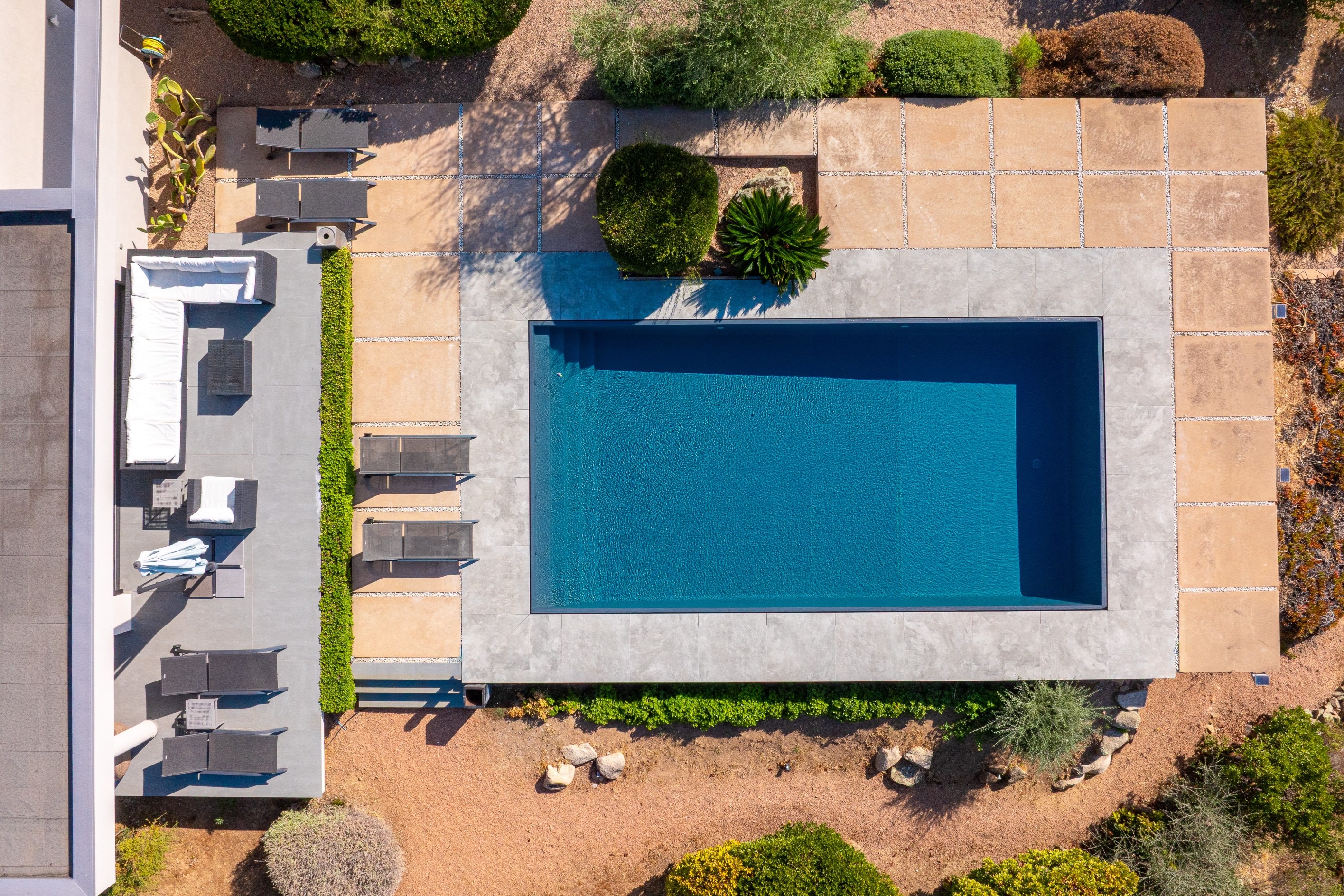  Contemporary 300 sqm villa with a mirror pool in Pinarello – 5 suites - 物件實景