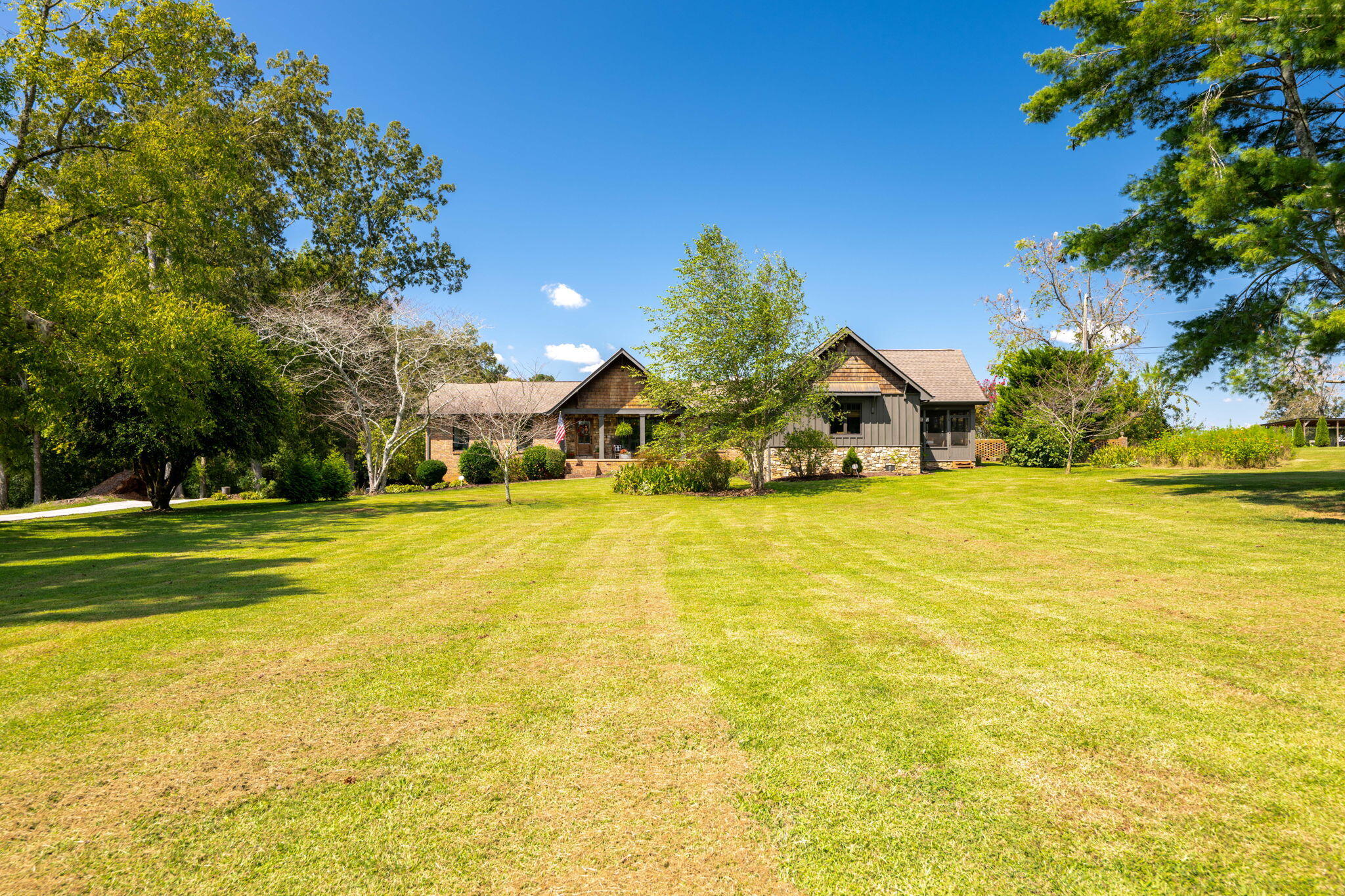 Harrison, Tennessee, 37341, United States, 4 Bedrooms Bedrooms, ,4 BathroomsBathrooms,Residential,For Sale,1951177