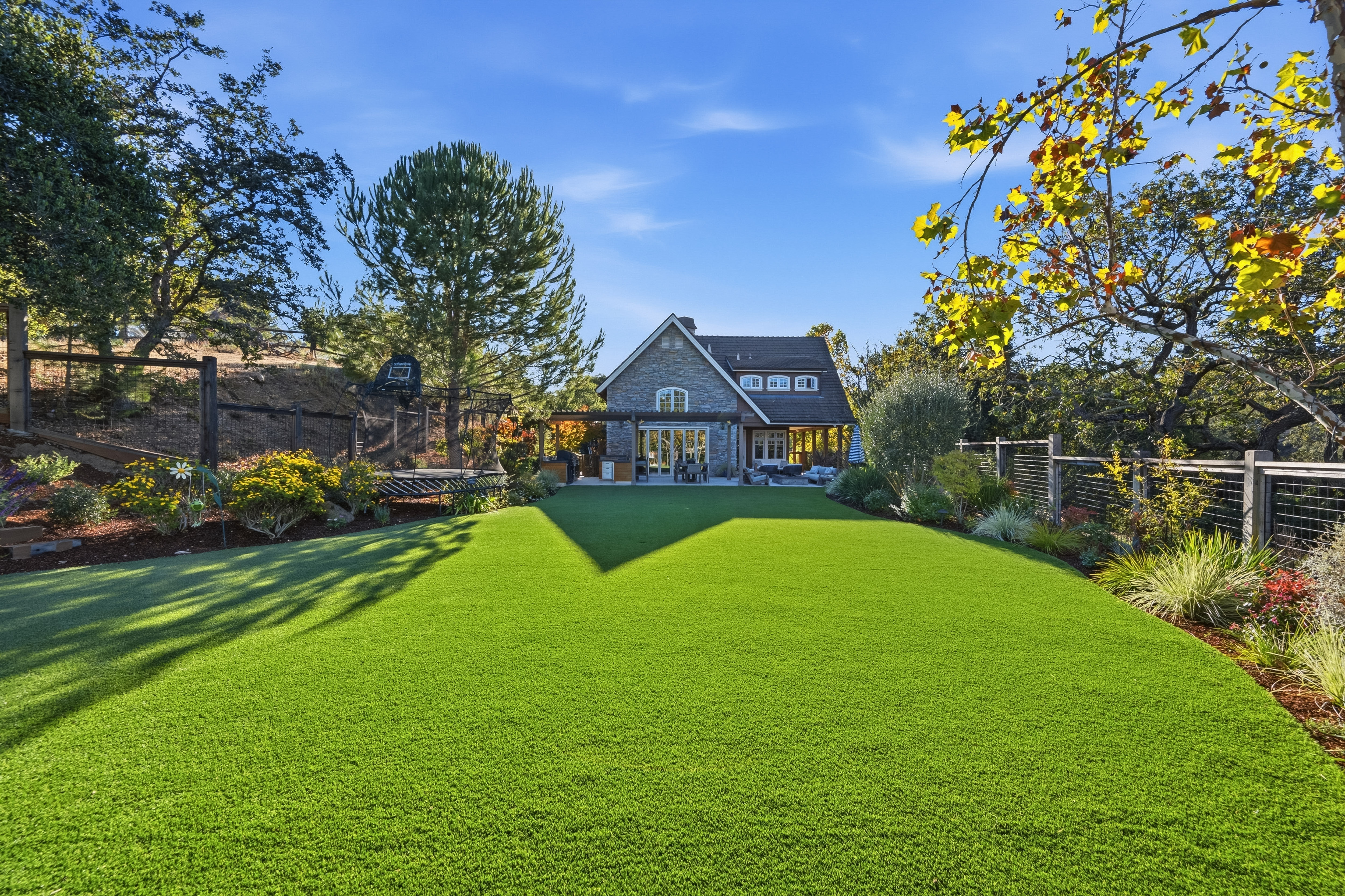  English Country Manor & Guest House on 1.7 Acres - 物件實景