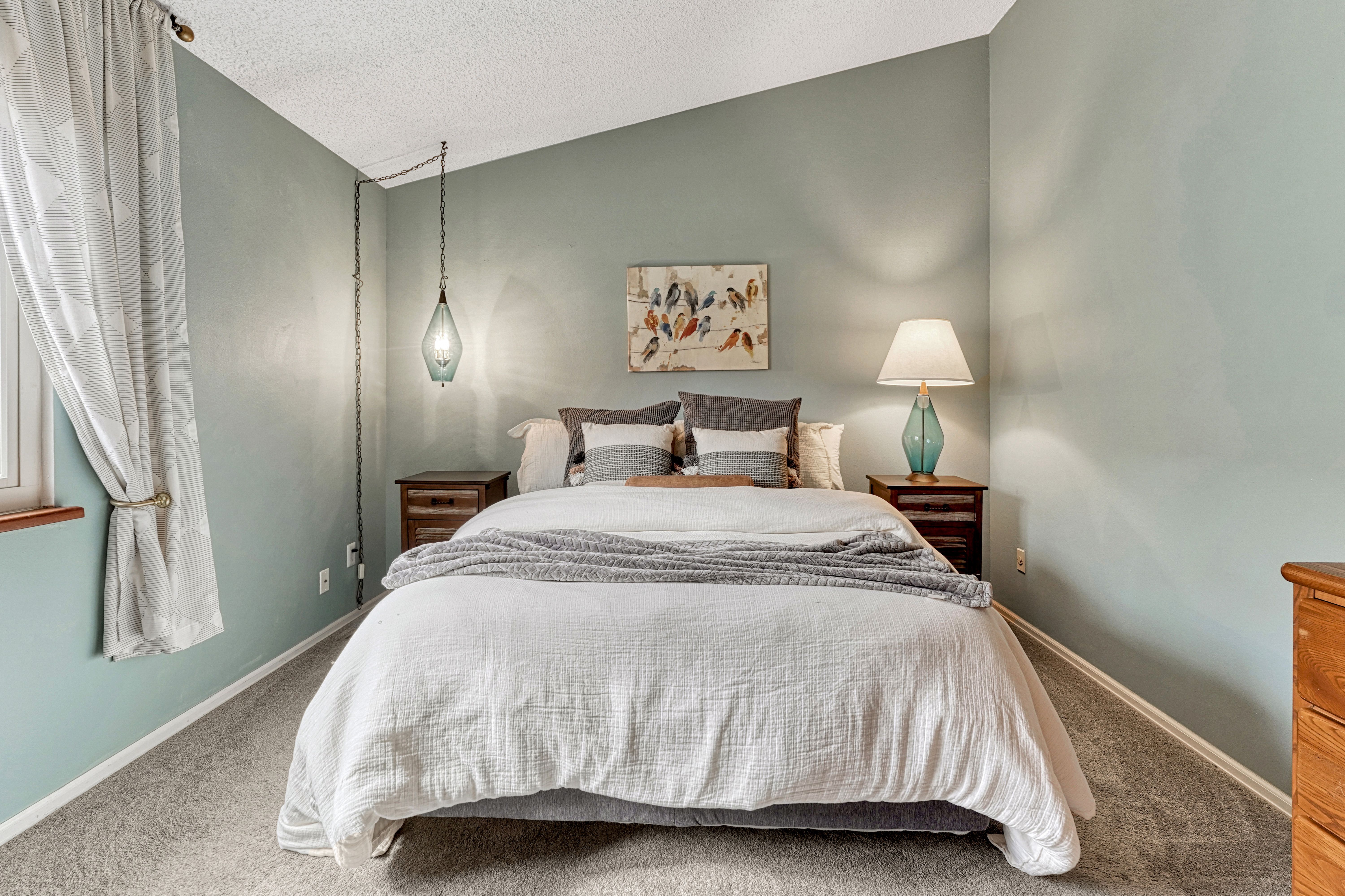  Sunlit Townhouse with Mountain Views & Private Patio - 物件實景