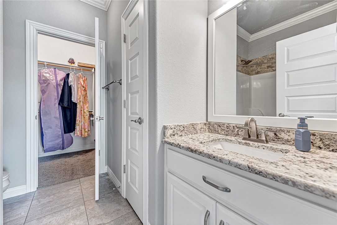 Centerton, Arkansas, 72719, United States, 5 Bedrooms Bedrooms, ,5 BathroomsBathrooms,Residential,For Sale,1992149