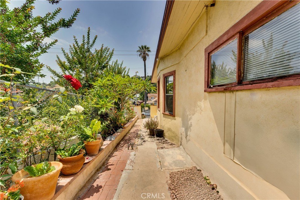 Los Angeles, California, 90031, United States, 3 Bedrooms Bedrooms, ,1 BathroomBathrooms,Residential,For Sale,1990461