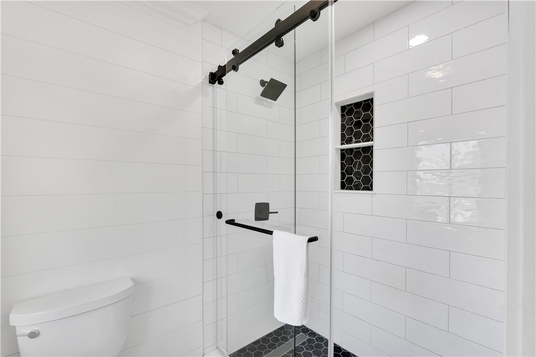 Greenville, South Carolina, 29607, United States, 5 Bedrooms Bedrooms, ,4 BathroomsBathrooms,Residential,For Sale,1947987
