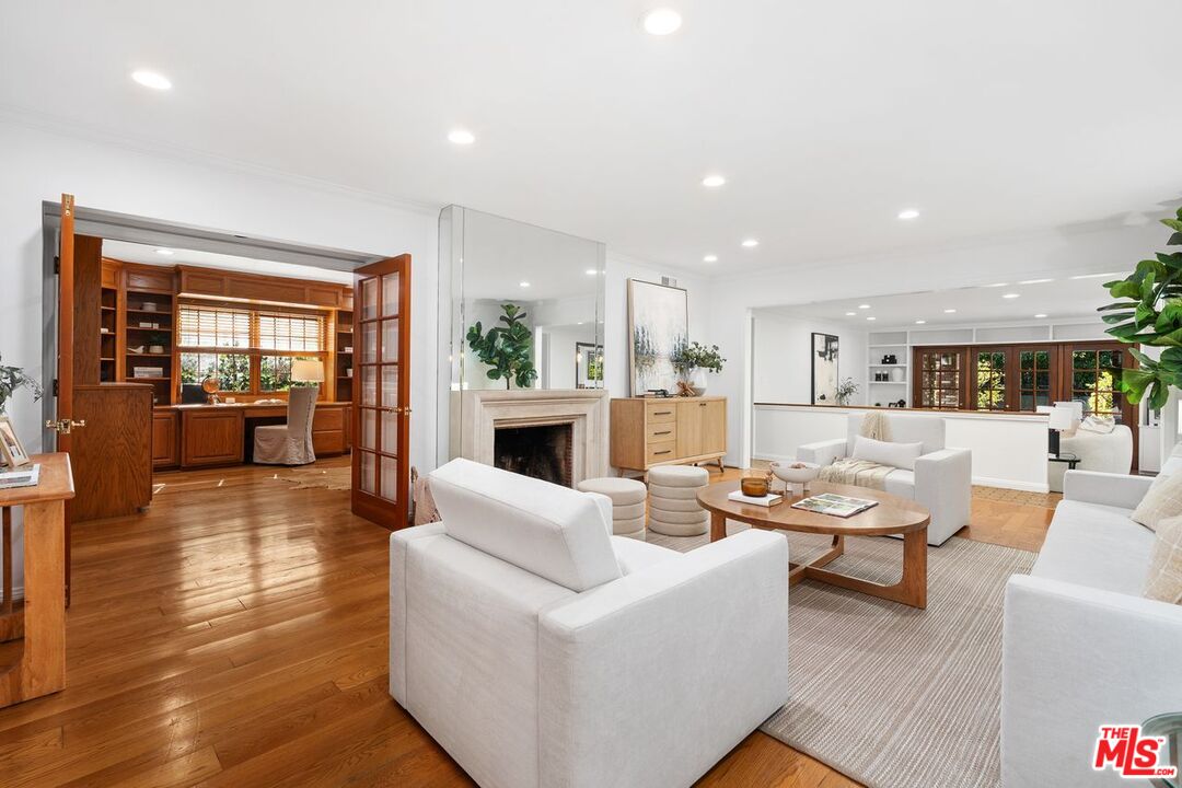 Los Angeles, California, 90049, United States, 3 Bedrooms Bedrooms, ,3 BathroomsBathrooms,Residential,For Sale,1989450