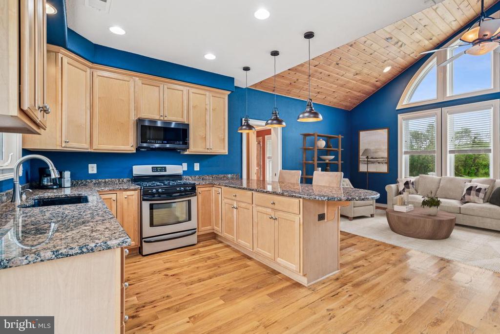 Hillsboro, Virginia, 20132, United States, 2 Bedrooms Bedrooms, ,2 BathroomsBathrooms,Residential,For Sale,1798286