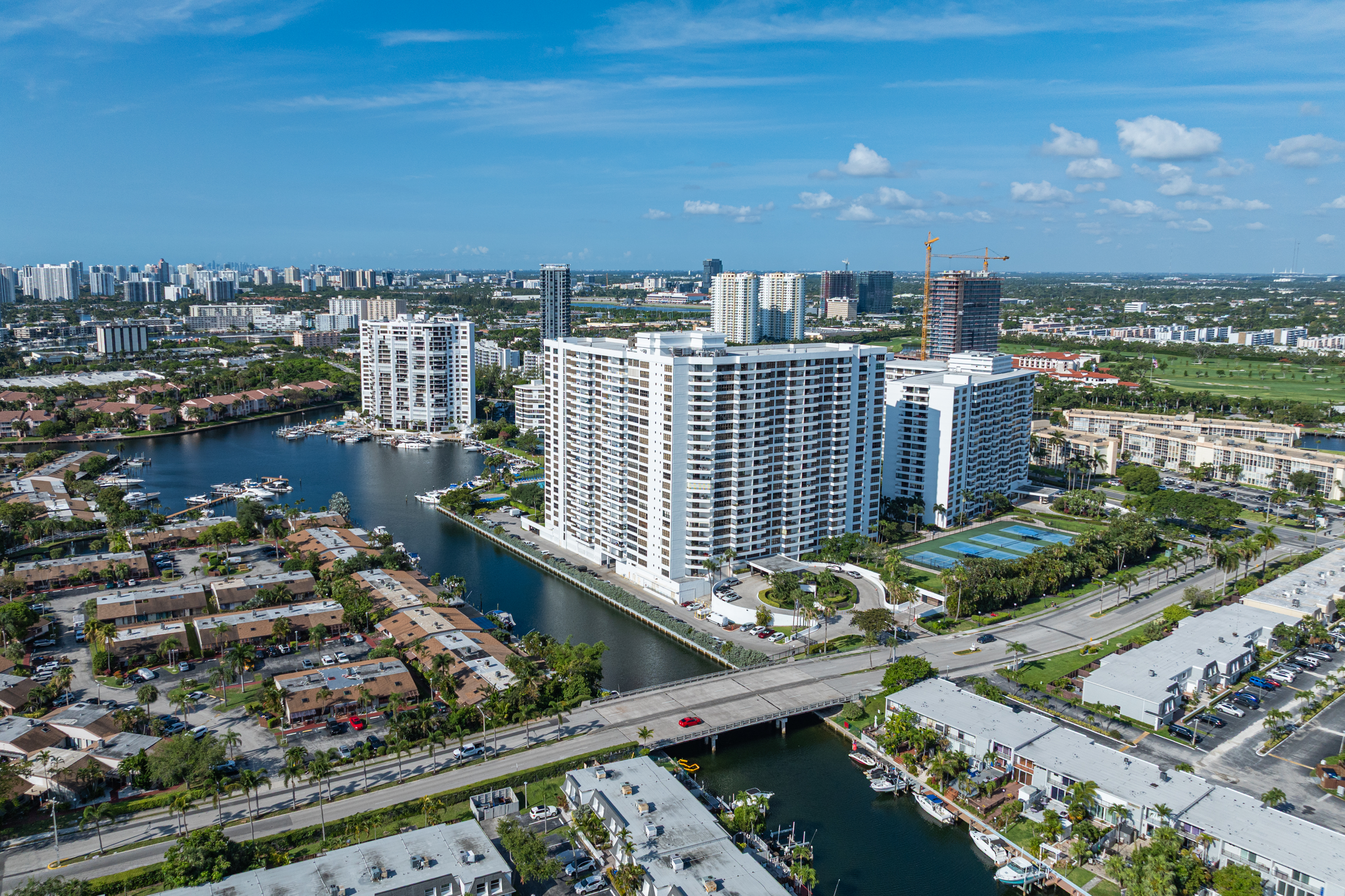  2500 Parkview Dr, Hallandale Beach, FL, 33009 - 物件實景