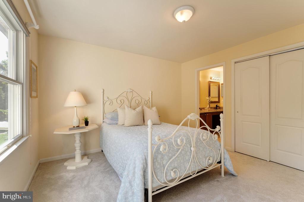 Herndon, Virginia, 20171, United States, 4 Bedrooms Bedrooms, ,5 BathroomsBathrooms,Residential,For Sale,1974486