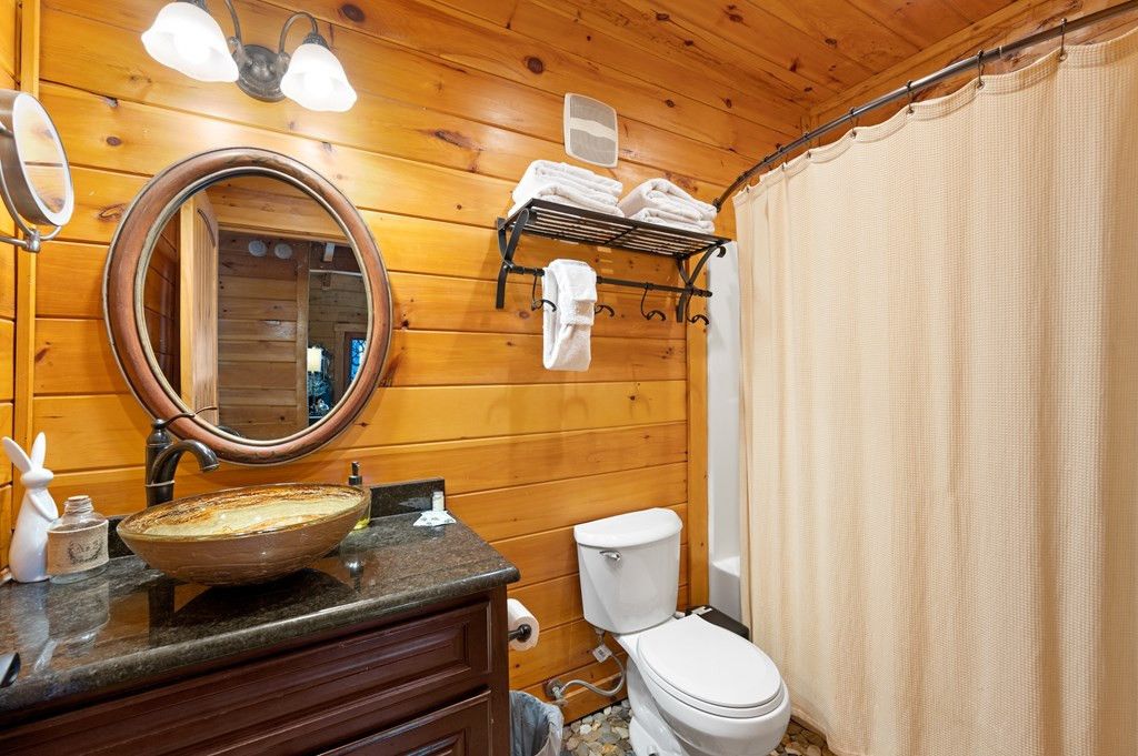 Sevierville, Tennessee, 37862, United States, 2 Bedrooms Bedrooms, ,4 BathroomsBathrooms,Residential,For Sale,1914070